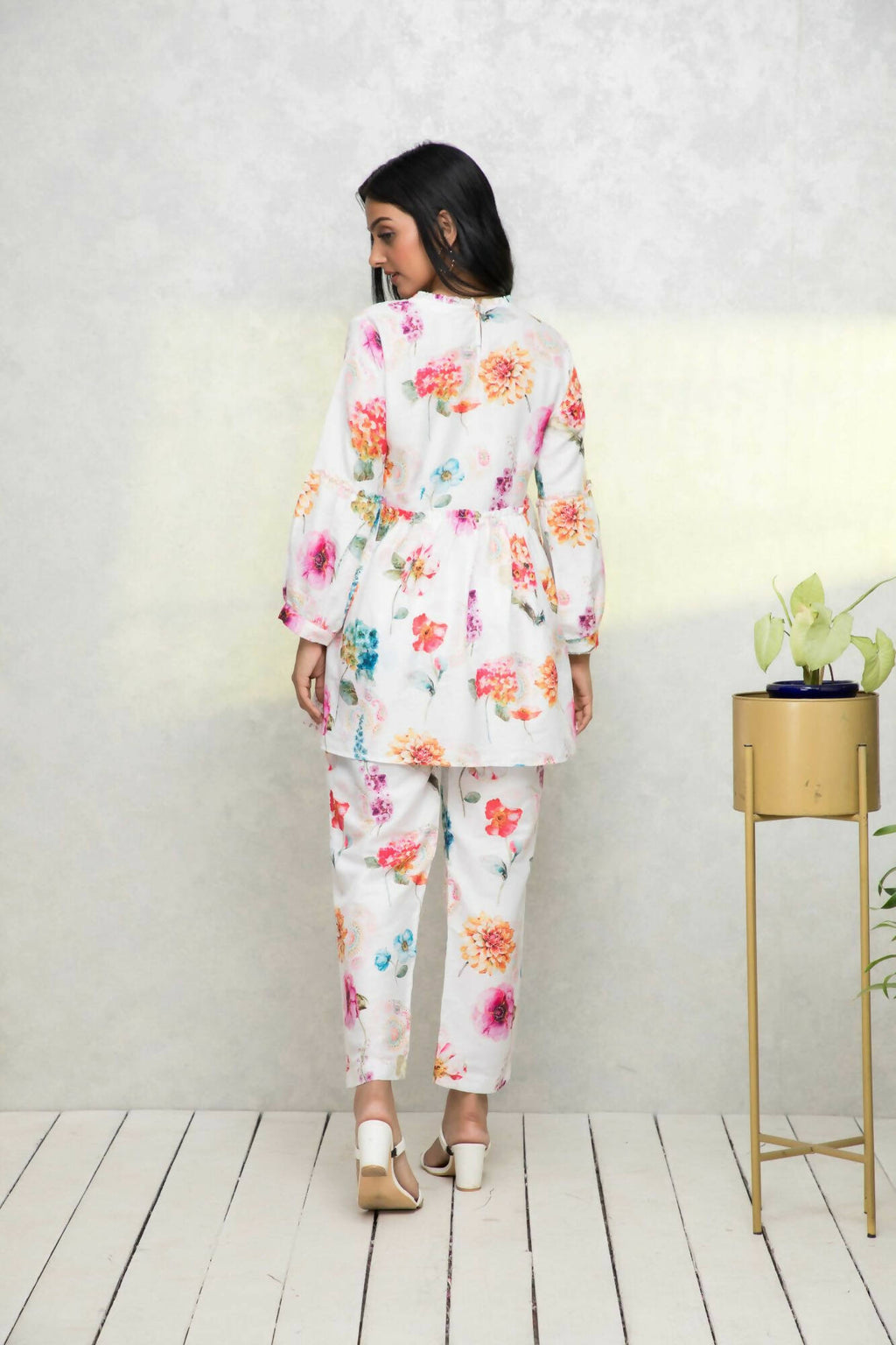 Myshka Women White Printed Romantic Florals Co-Ords