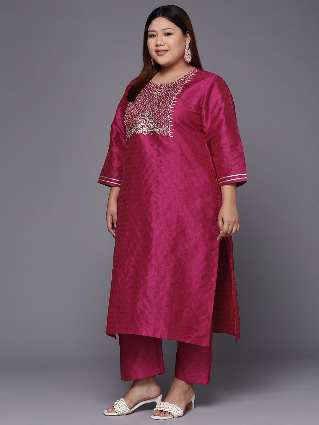 Sztori Plus Size Floral Embroidered Straight Kurta & Trousers With Dupatta