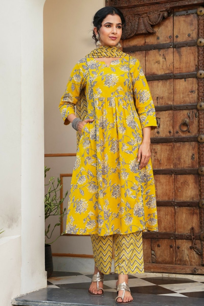 Aramya Anarkali Soft Cotton Gold foil Print Women's Kurta Set - Yellow