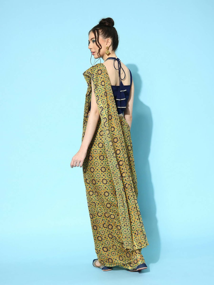 Ahalyaa Women's Traditional wear Saree - Coral