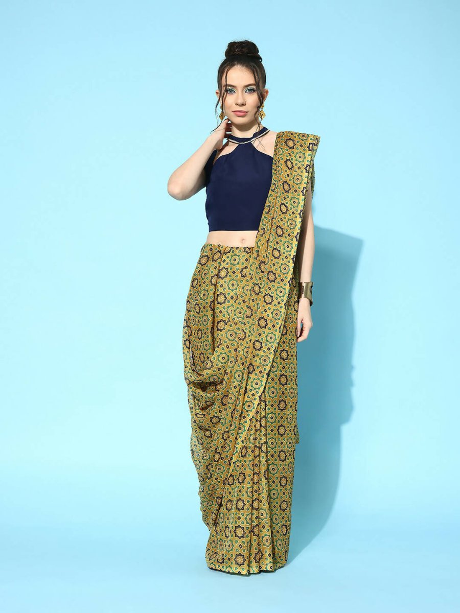 Ahalyaa Women's Traditional wear Saree - Coral