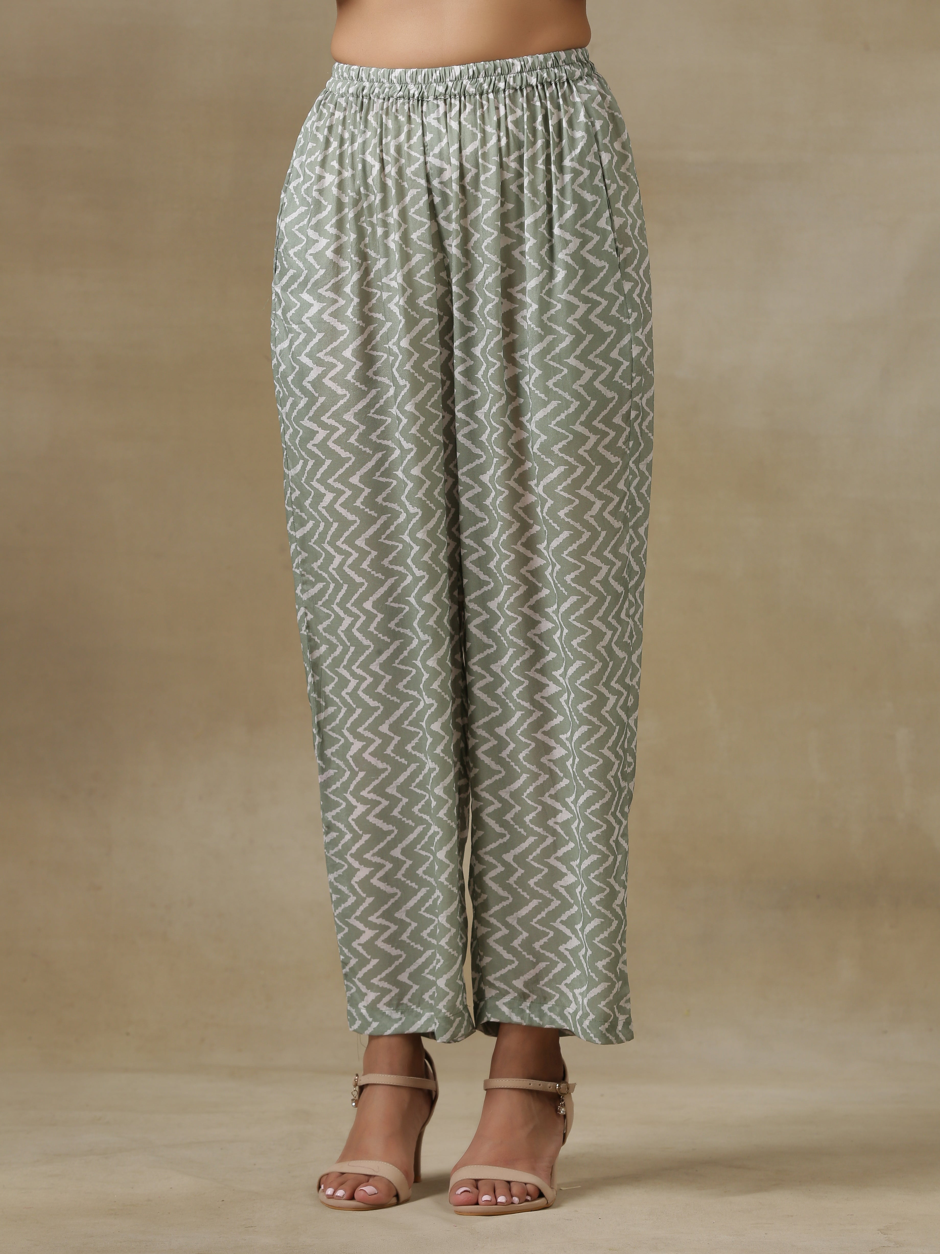 trueBrowns Light Green Bandhani Printed Silk High Slit Kurta Pant Set