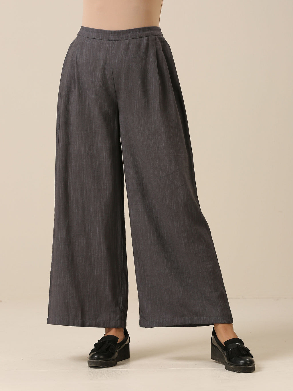 trueBrowns Slate Grey Slub Texture Sleevesless Jacket Pant Set