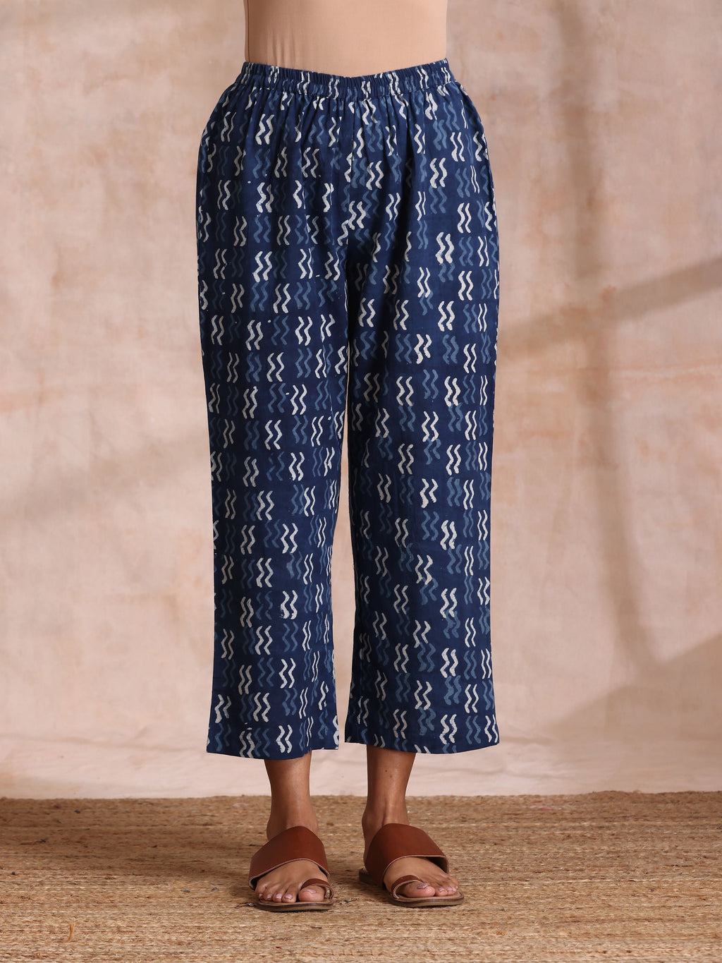 trueBrowns Indigo Dabu Zig-Zag Lines Print Cotton Sleeveless Kurta Pant Set