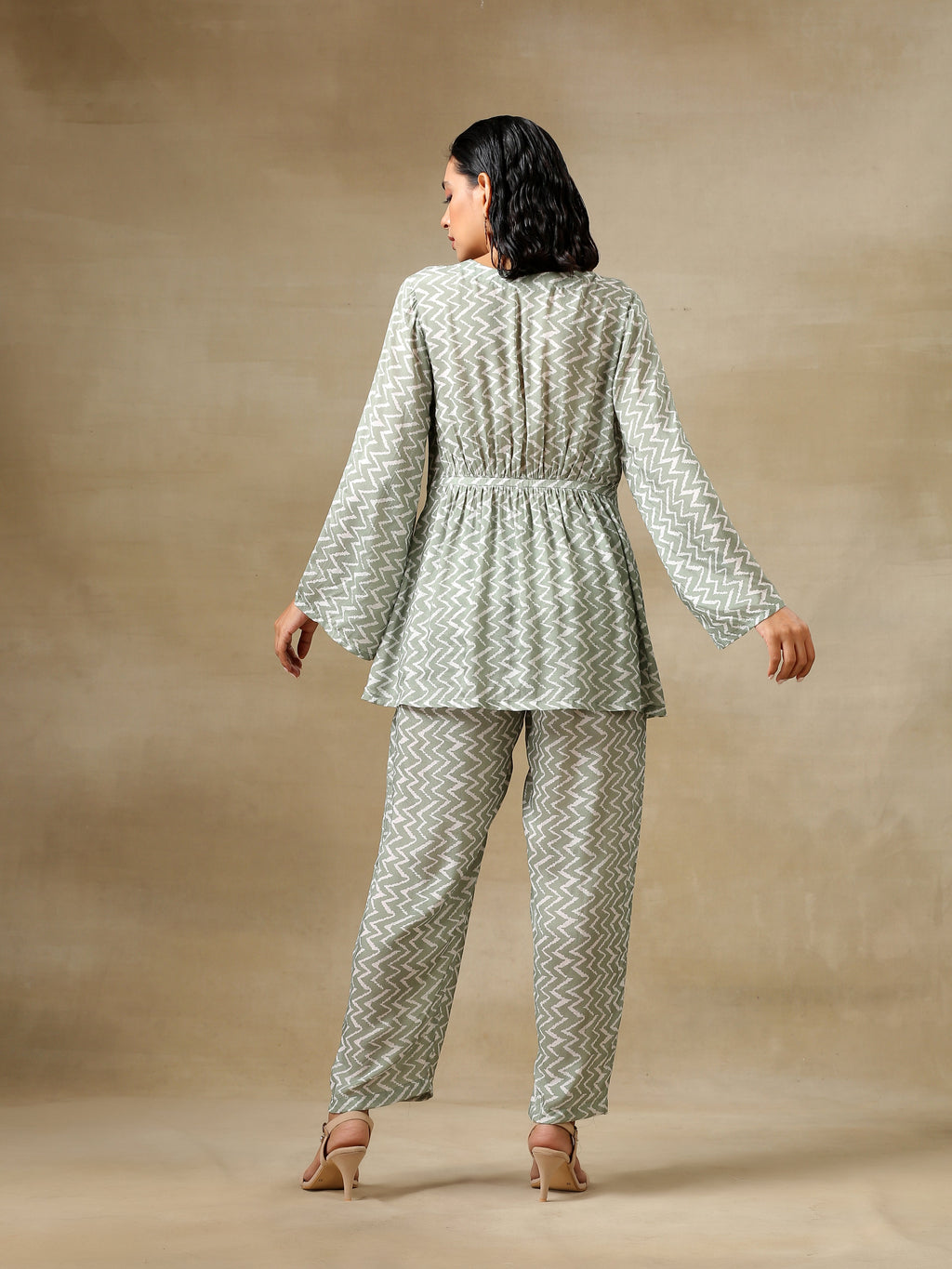 trueBrowns Light Green Bandhani Printed Silk V-Neck Co-Ord Set