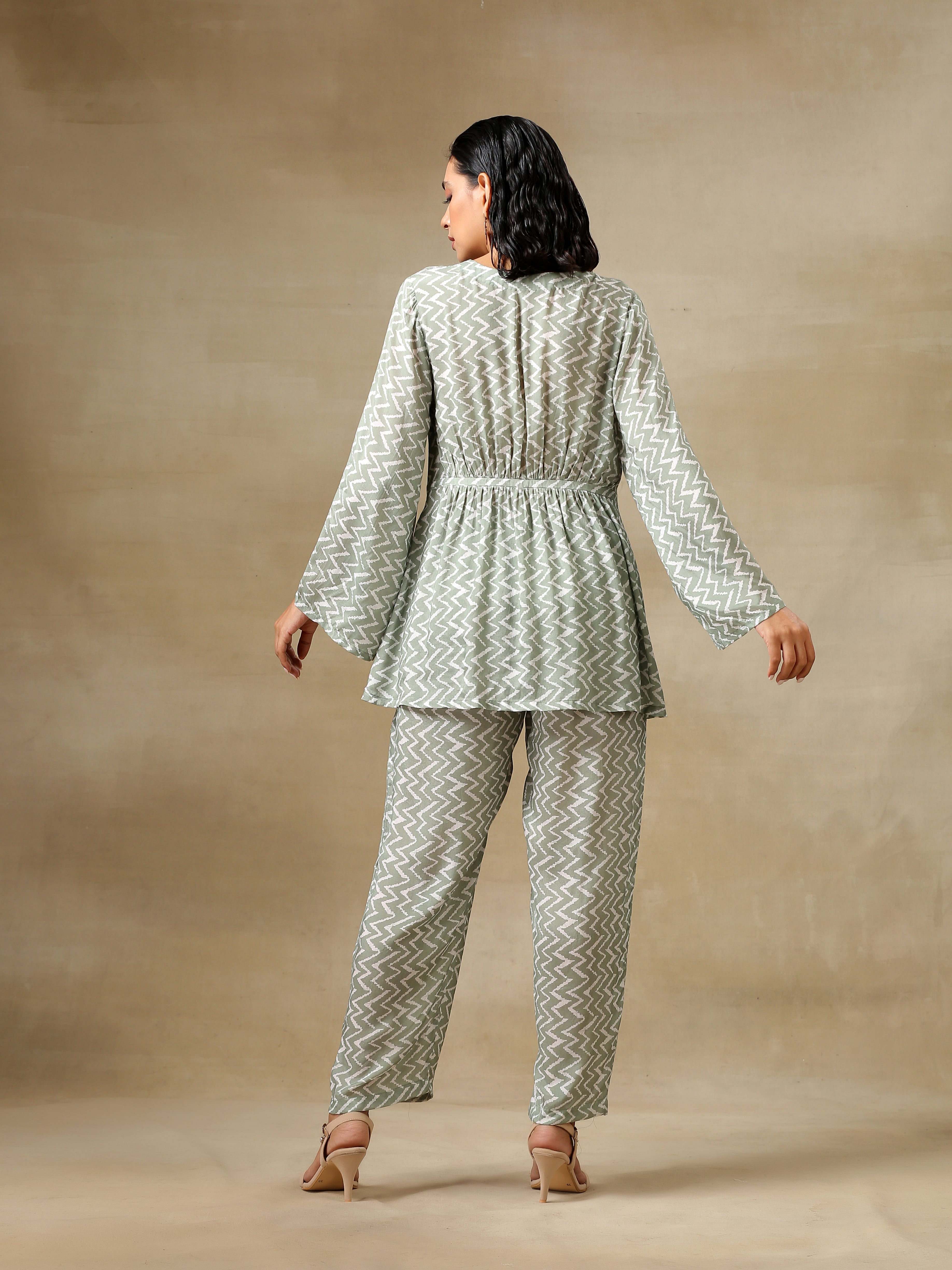 trueBrowns Light Green Bandhani Printed Silk V-Neck Co-Ord Set