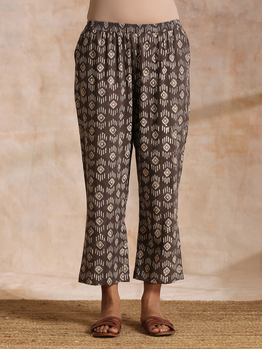 trueBrowns Clay Dabu Buta Print Cotton Front Neck Gathered Kurta Pant Set