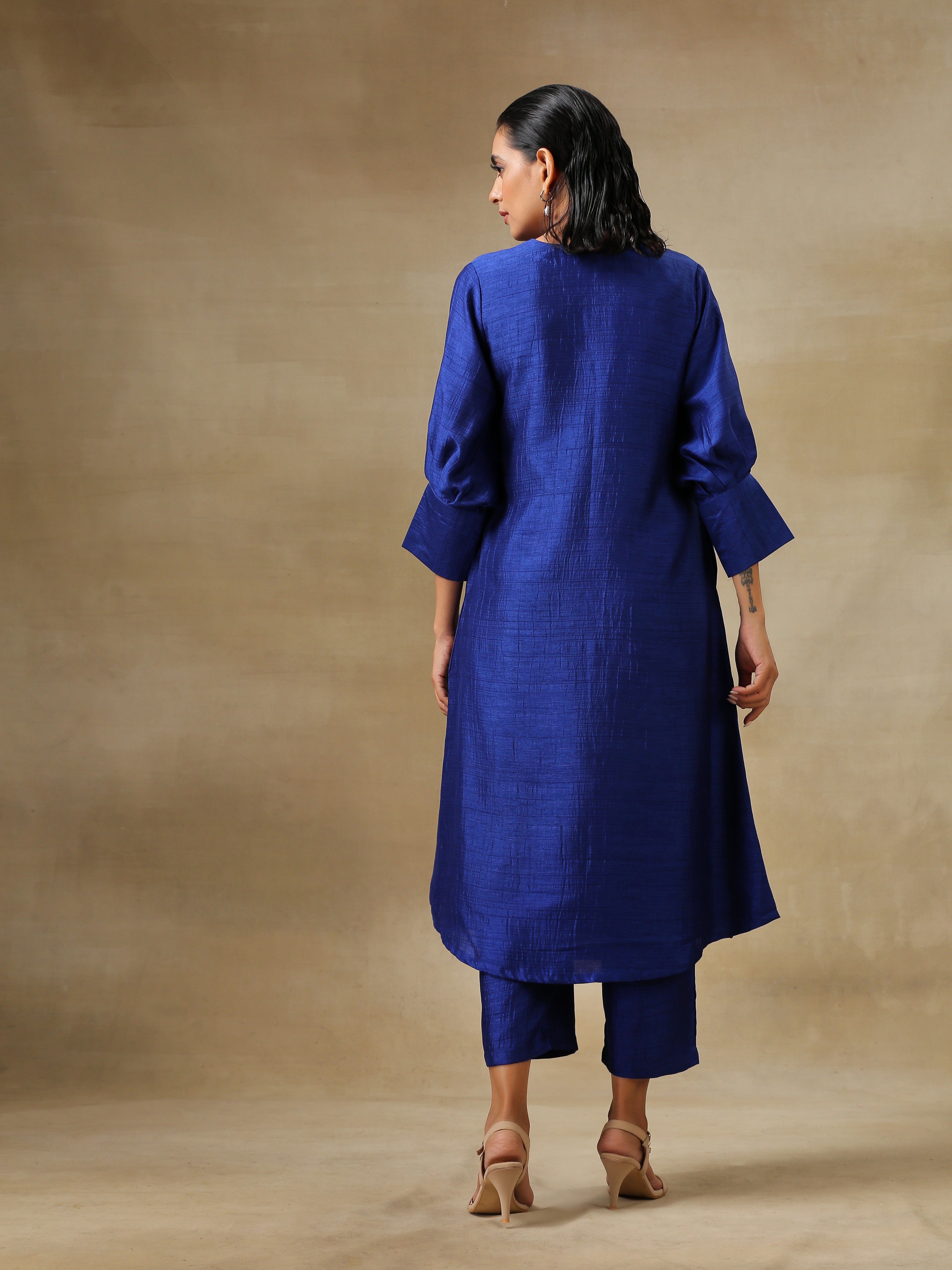 trueBrowns Blue Textured Silk Puff Sleeve Kurta Pant Set