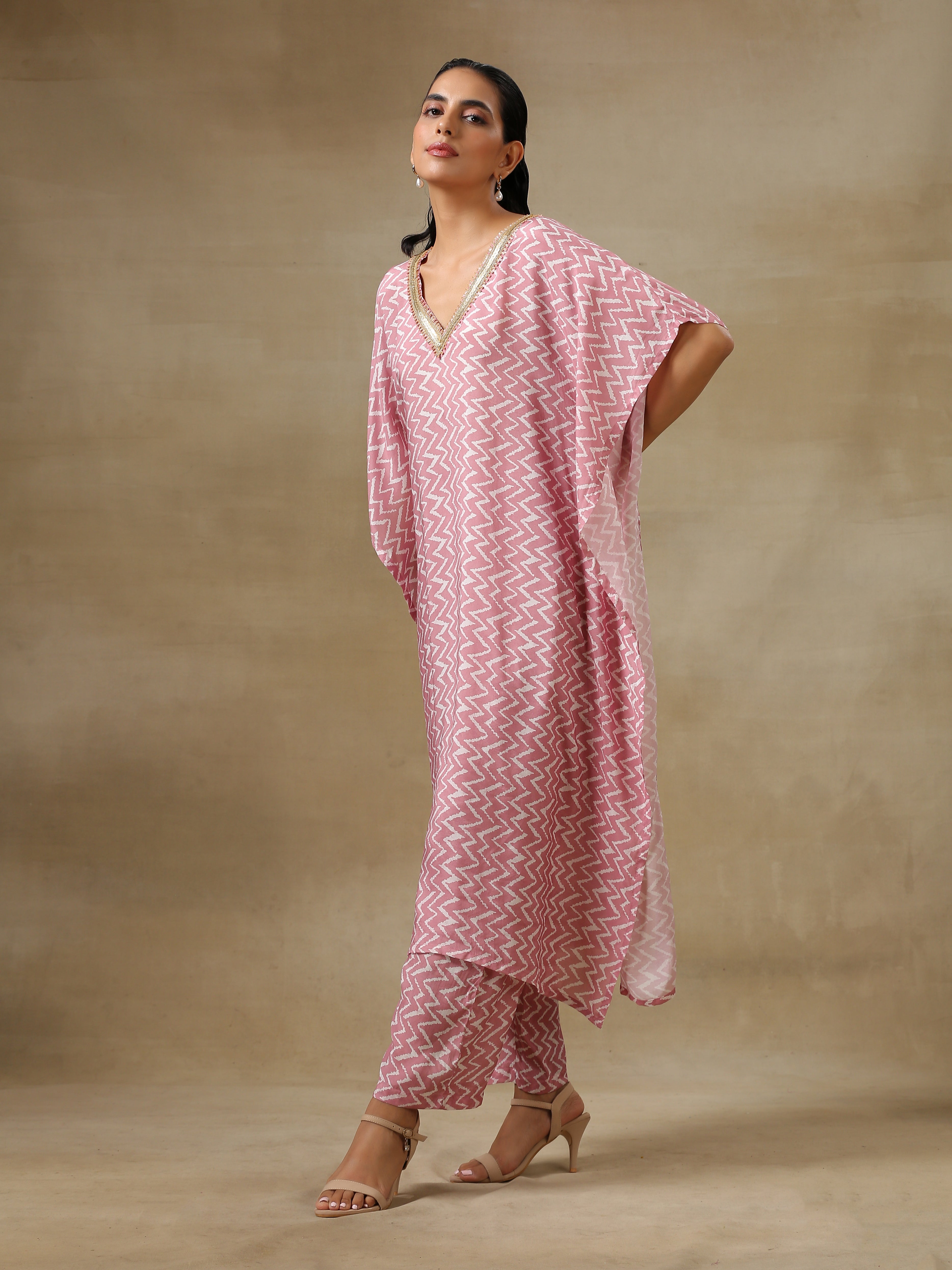trueBrowns Light Mauve Bandhani Printed Silk Kaftan Kurta Pant Set