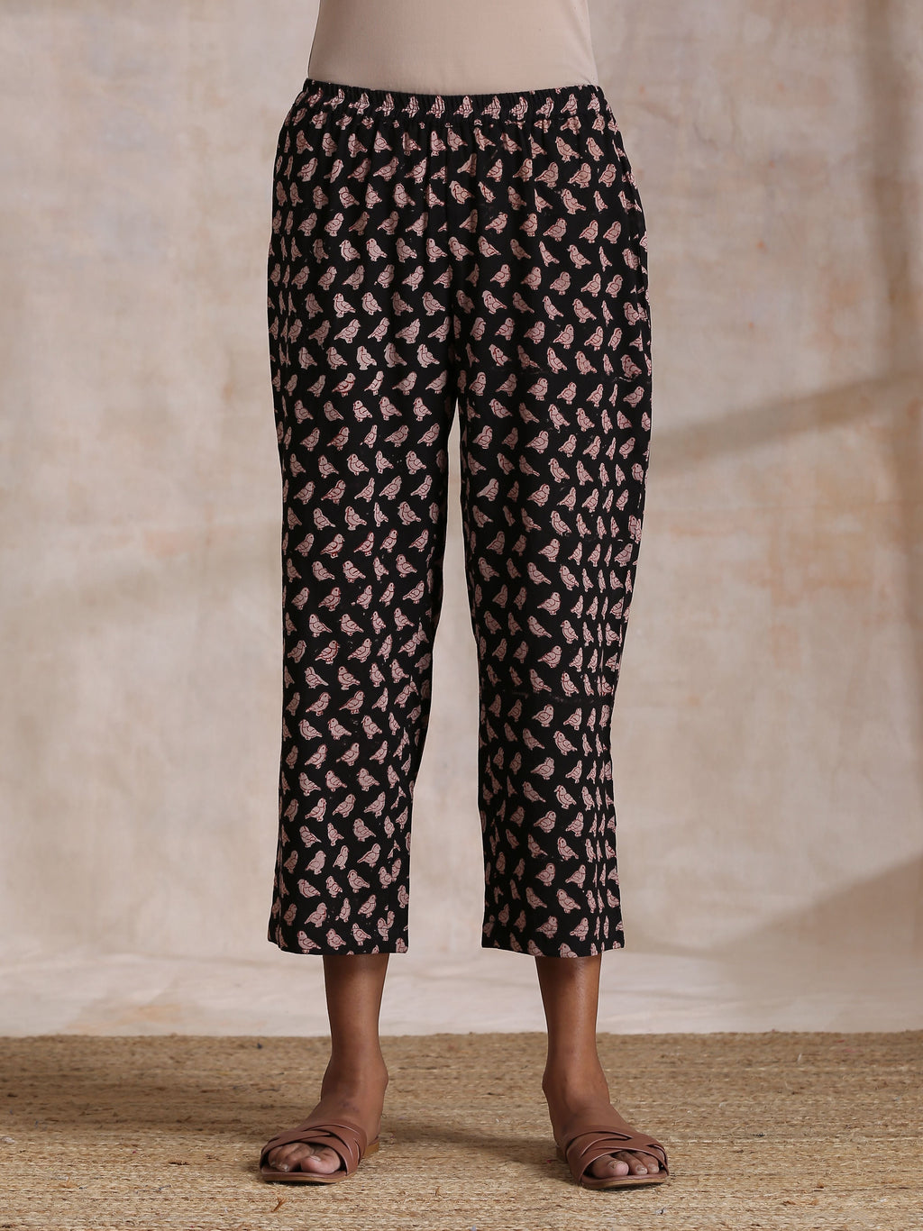 trueBrowns Black Bird Bagru Print Cotton Sleeveless Kurta Pant Set
