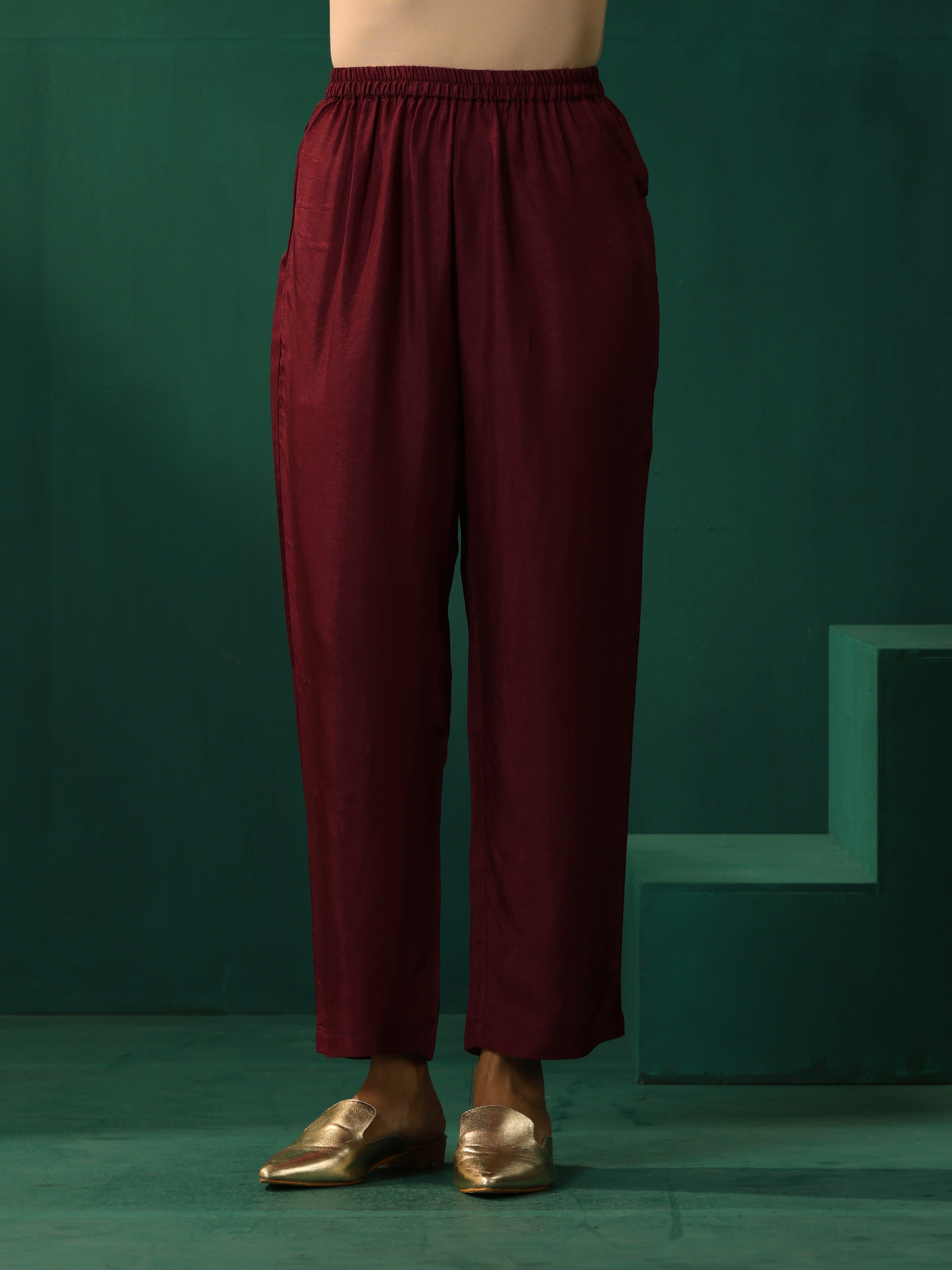 trueBrowns Wine Geometric Viscose Silk V-Neck Front Slit Kurta Pant Set
