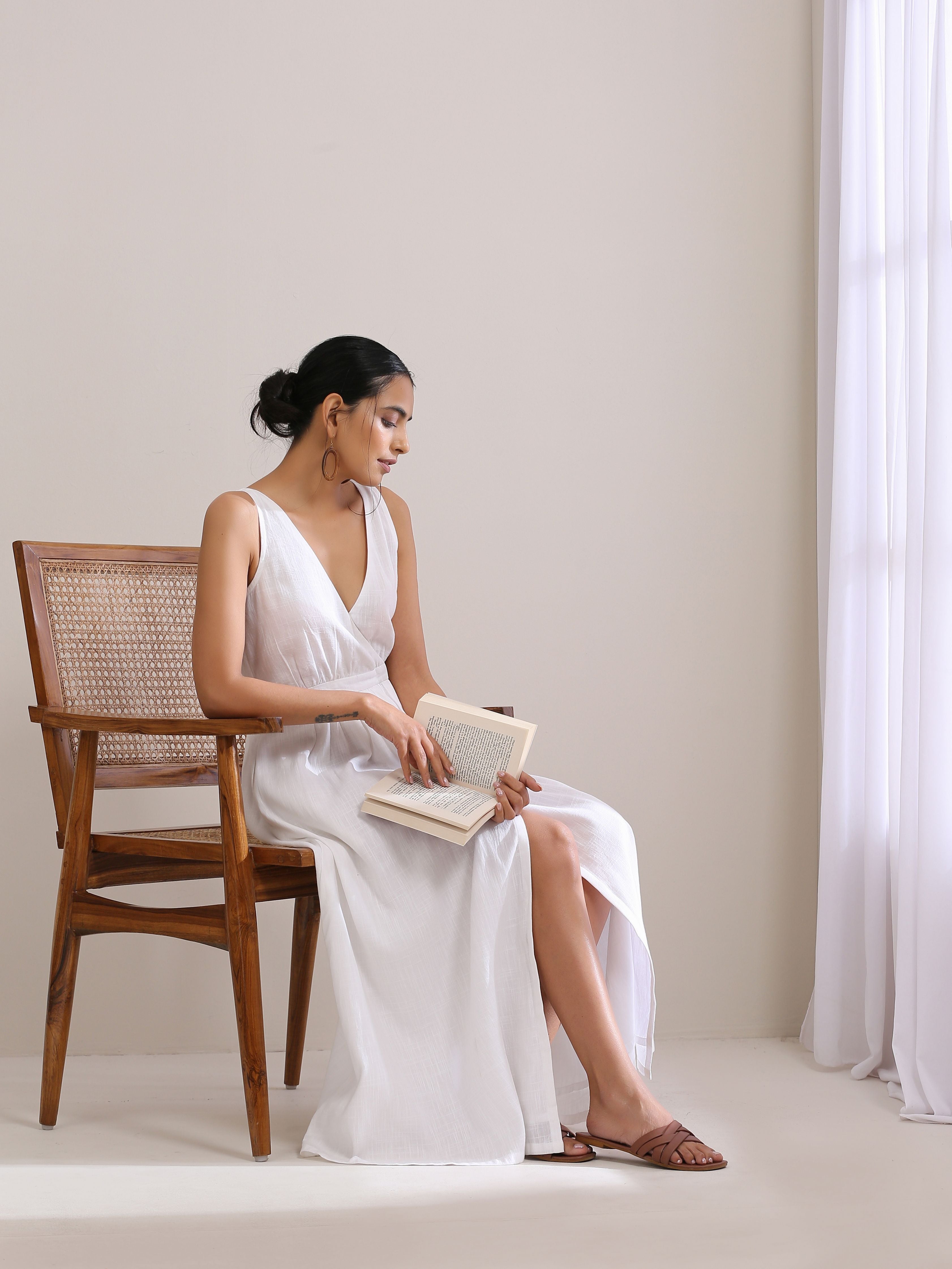 trueBrowns White Slub Texture Sleeveless Wrap Dress