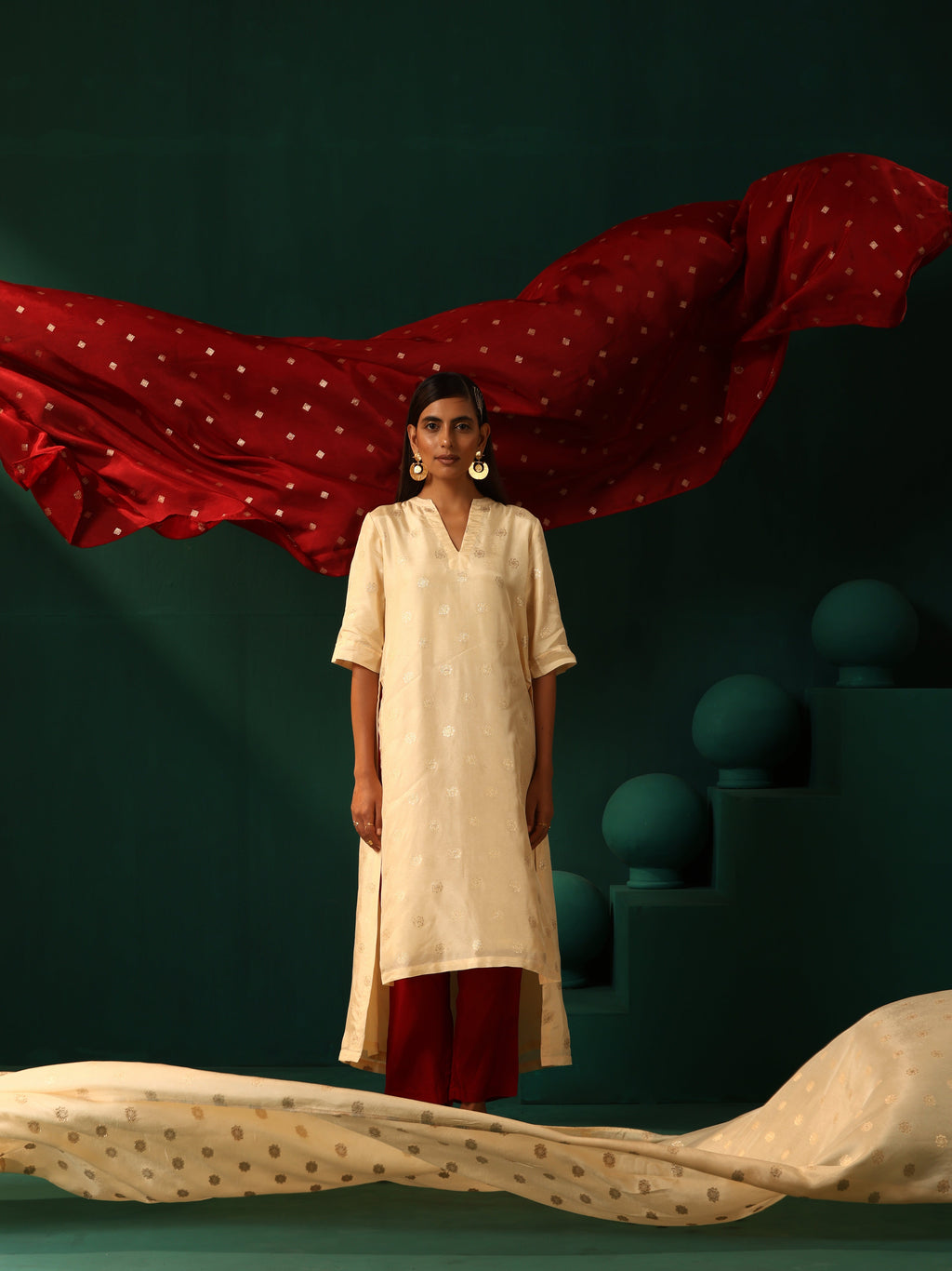 trueBrowns Ivory Geometric Floral Viscose Silk High Low Kurta Pant Set