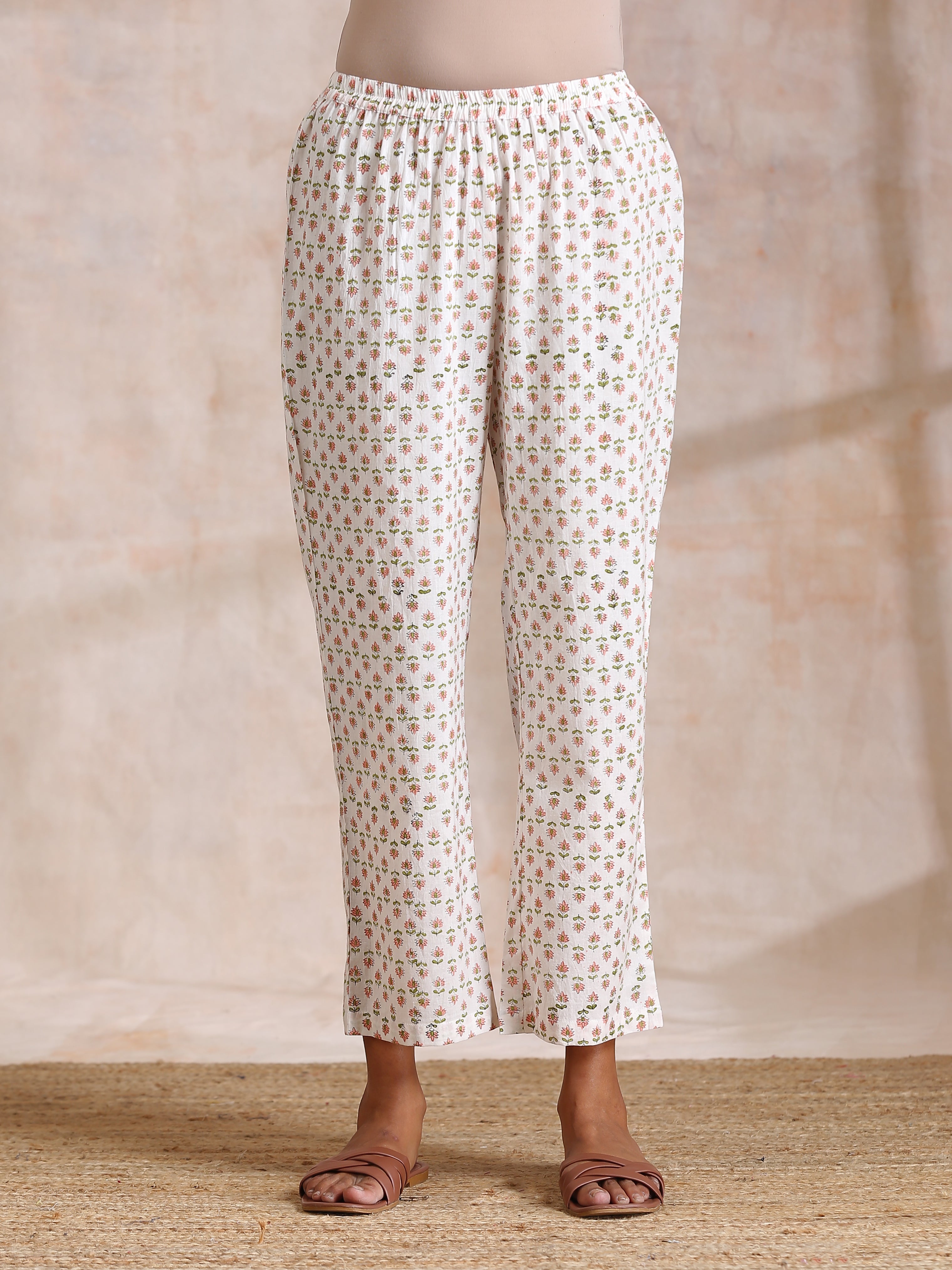 trueBrowns White With Small Floral Booti Print Cotton Pleated Co-Ord Set