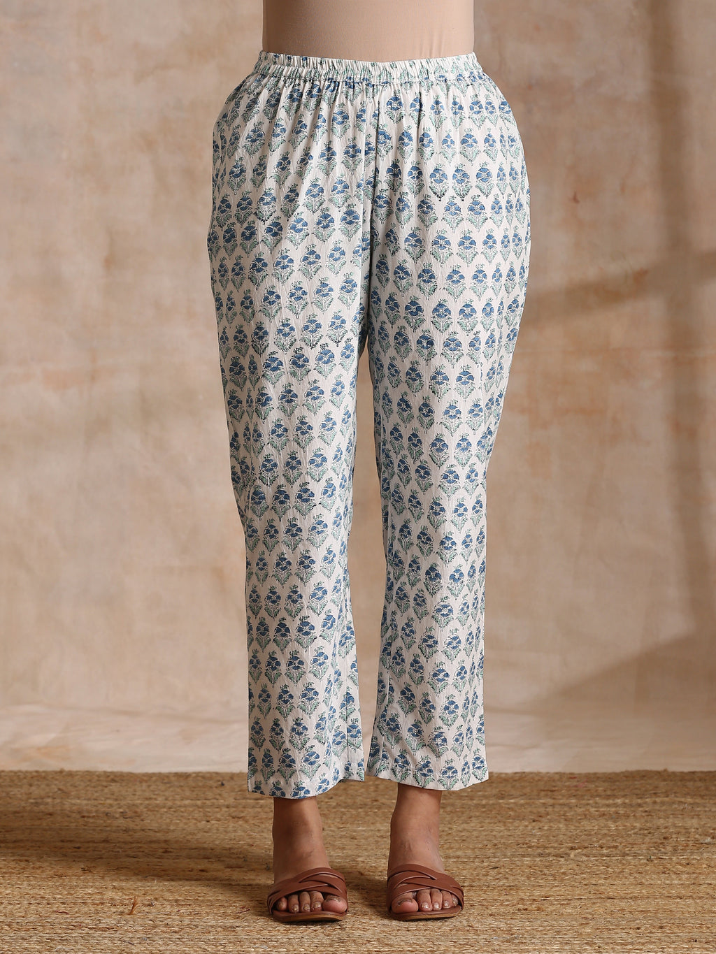 trueBrowns White With Blue Green Buta Print Cotton Flared Kurta Pant Set
