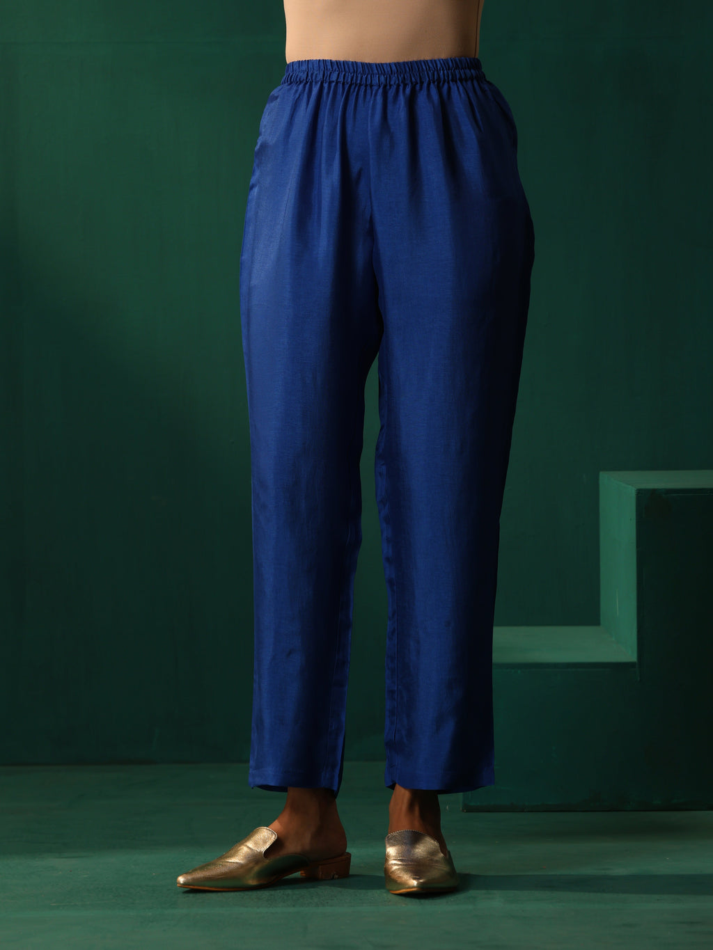trueBrowns Royal Blue Geometric Floral Viscose Silk Side Gathered Kurta Pant Set