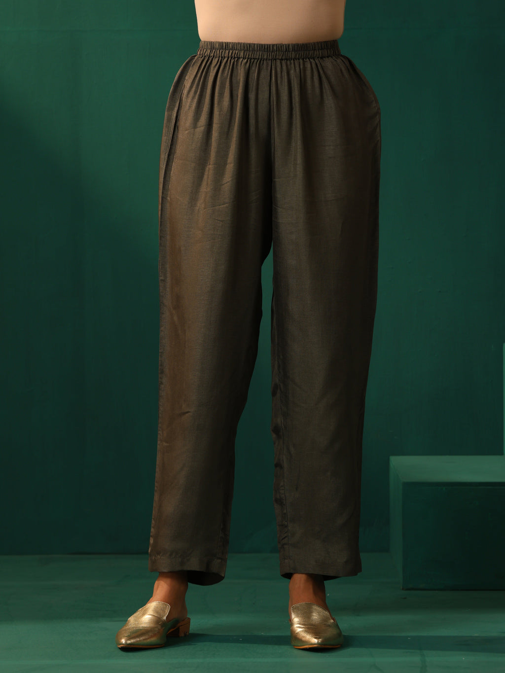 trueBrowns Pink Square Viscose Silk V-Neck Waist Gathered Kurta Pant Set