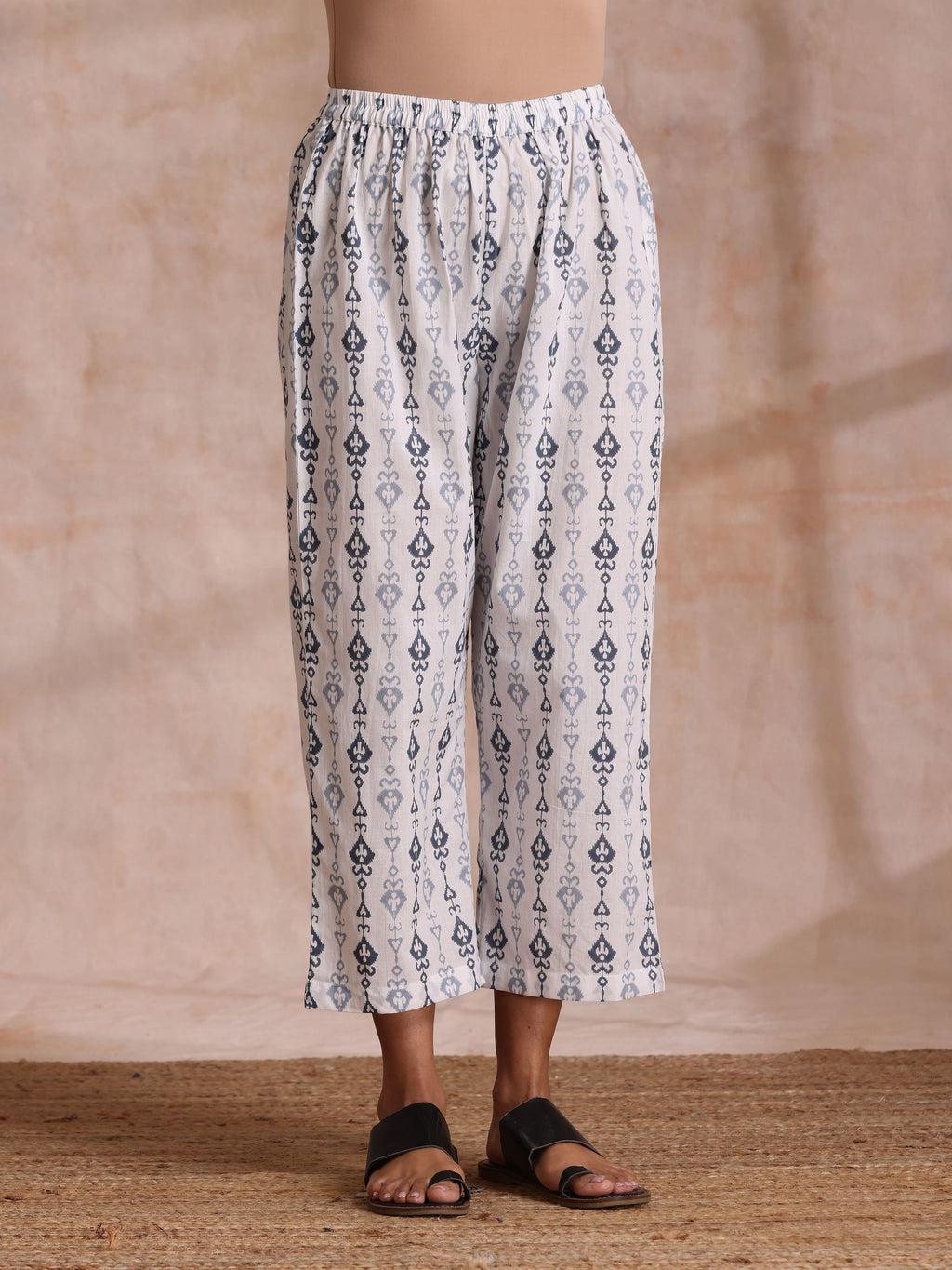 trueBrowns Grey On White Ikat Print Cotton Baggy Sleeve Co-Ord Set