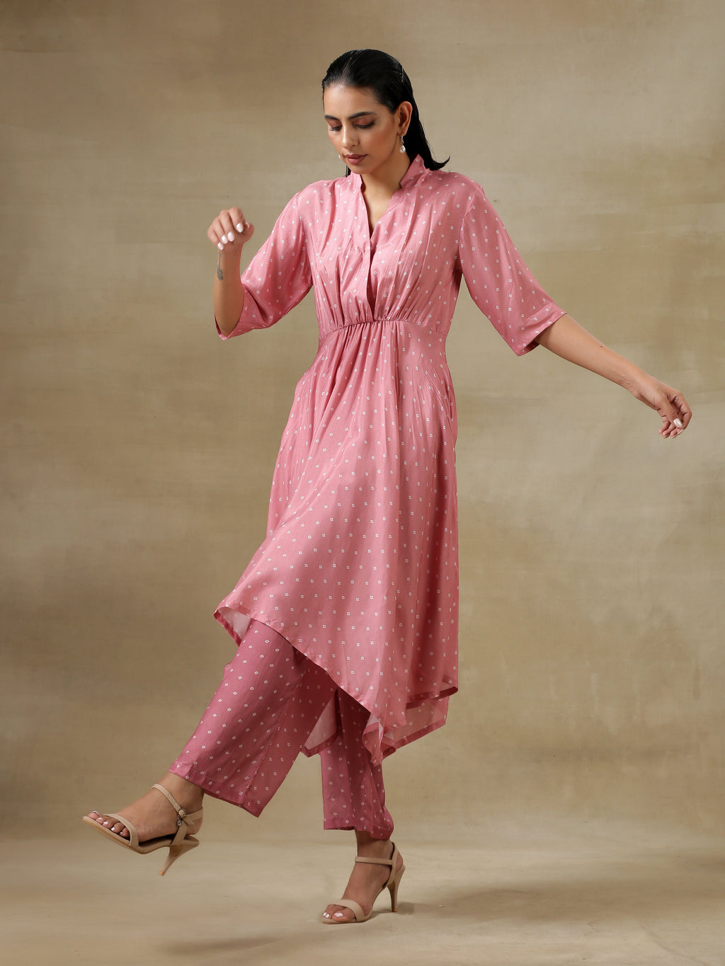 trueBrowns Light Mauve Bandhani Printed Silk Handkerchief Kurta Pant Set