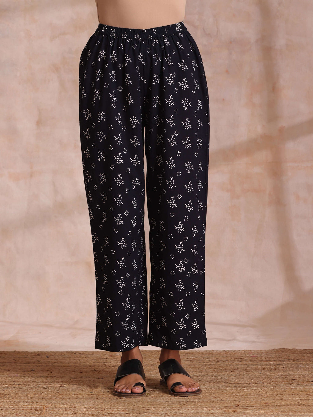 trueBrowns Black White Floral Print Cotton Collar Short Co-Ord Set