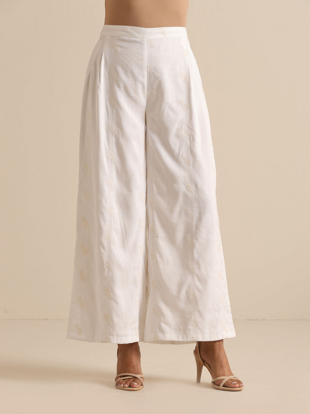 trueBrowns White Pineapple Sleeveless Jacket Pant Set