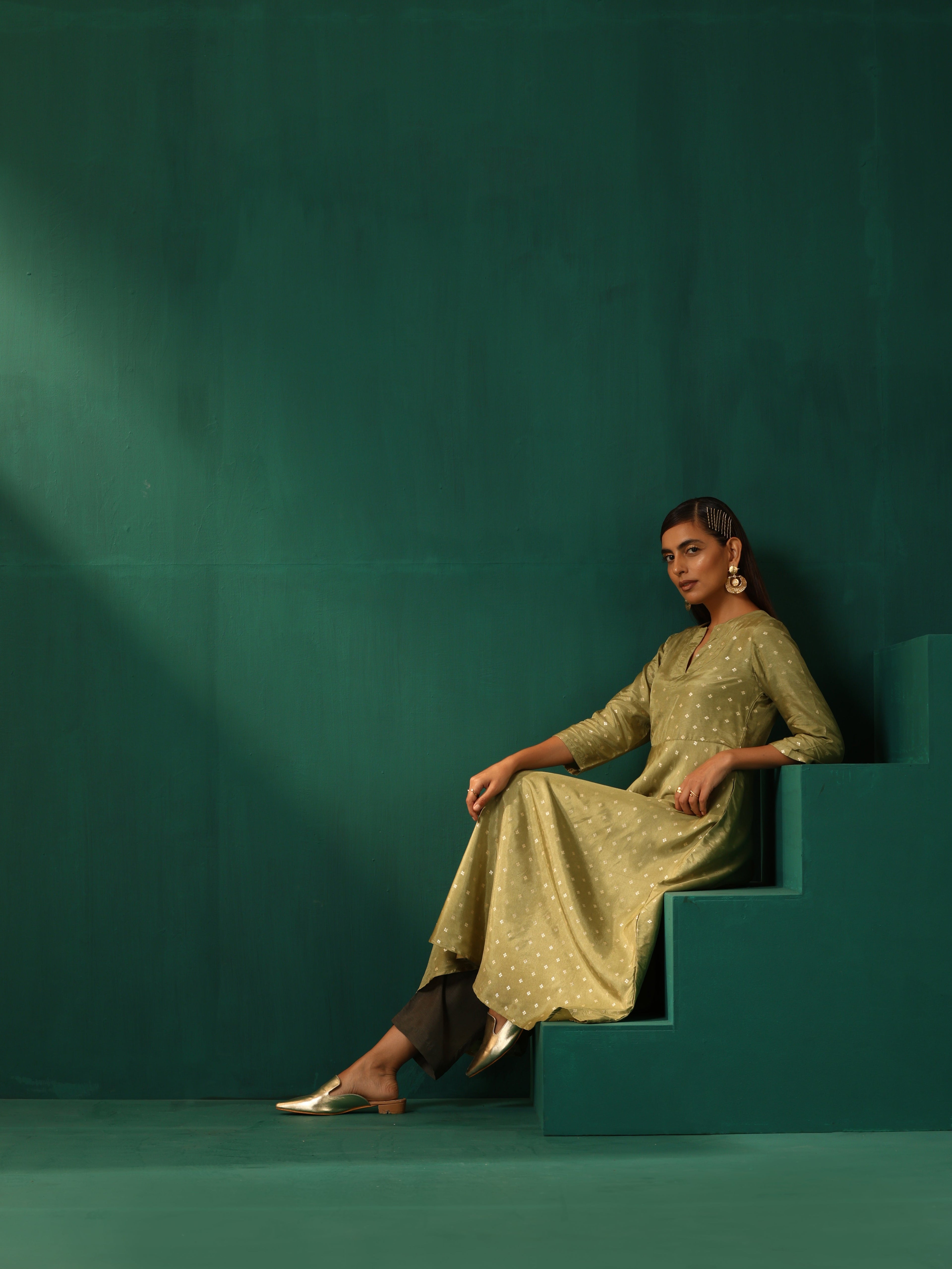 trueBrowns Green Square Viscose Silk Flared Kurta Pant Set