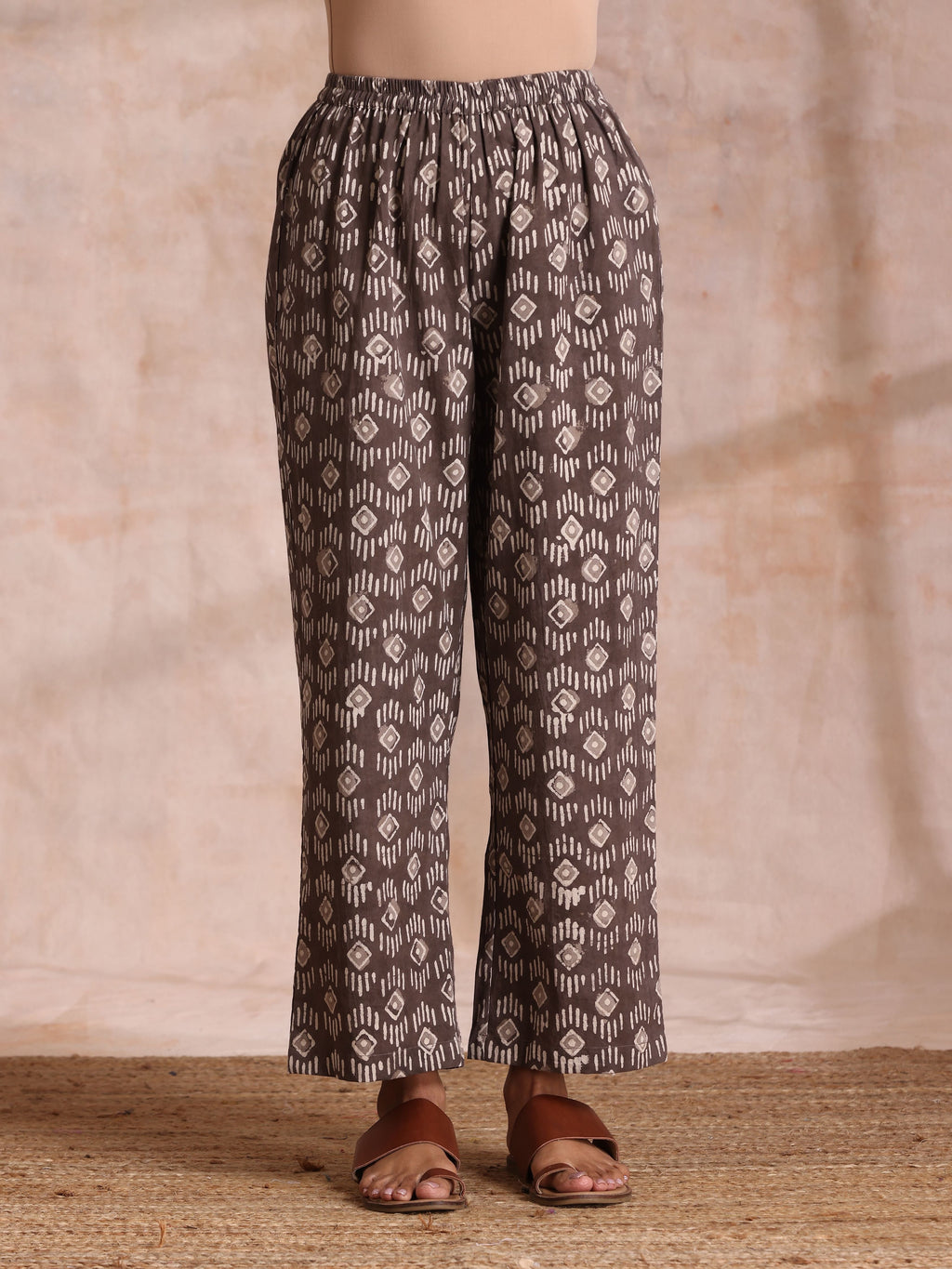 trueBrowns Clay Dabu Geometric Print Cotton Pleated Co-Ord Set