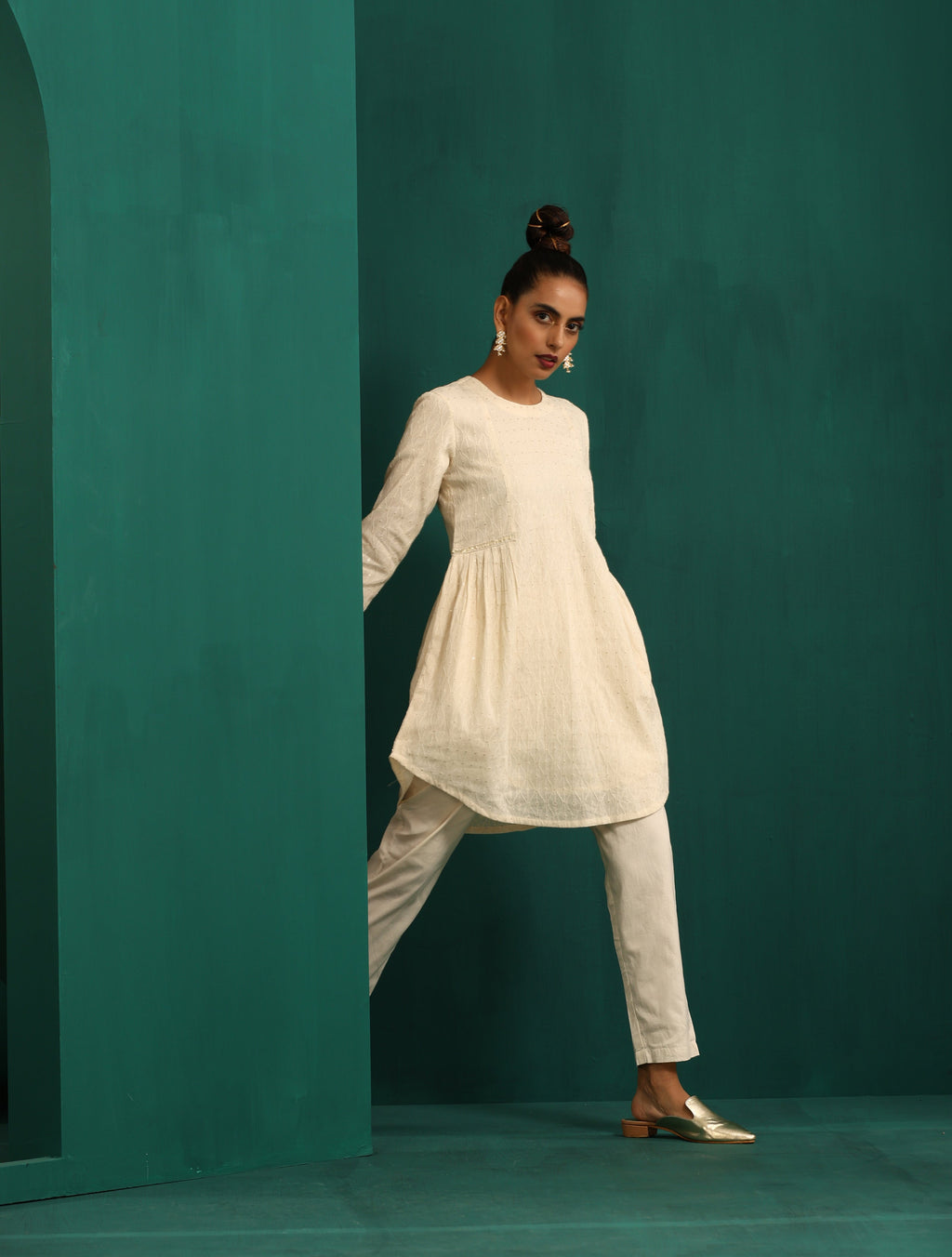 trueBrowns Ivory Tonal Cotton Side Gathers Co-ord Set