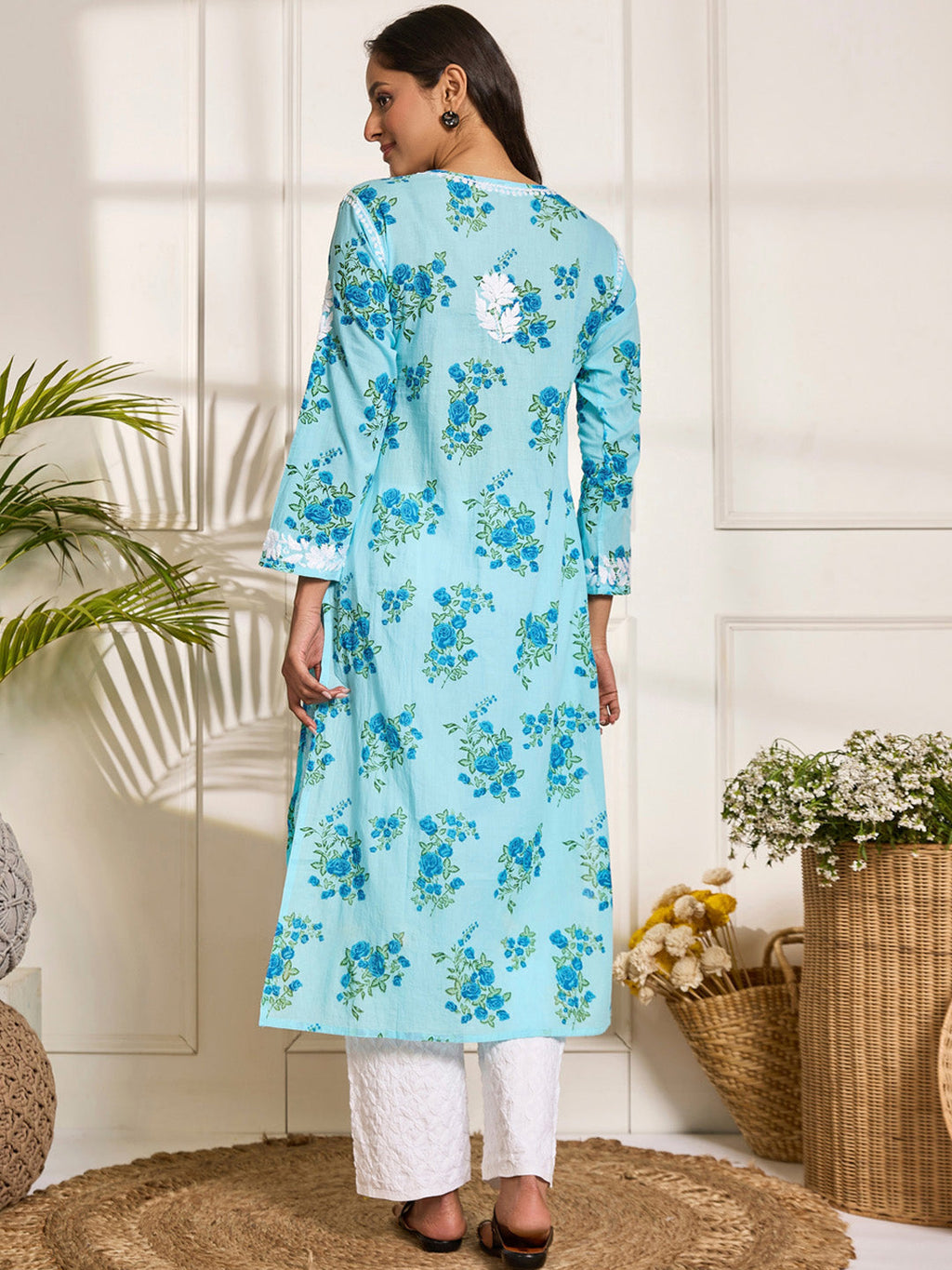 HOUSE OF KARI Floral Embroidered Chikankari Pure Cotton Kurta