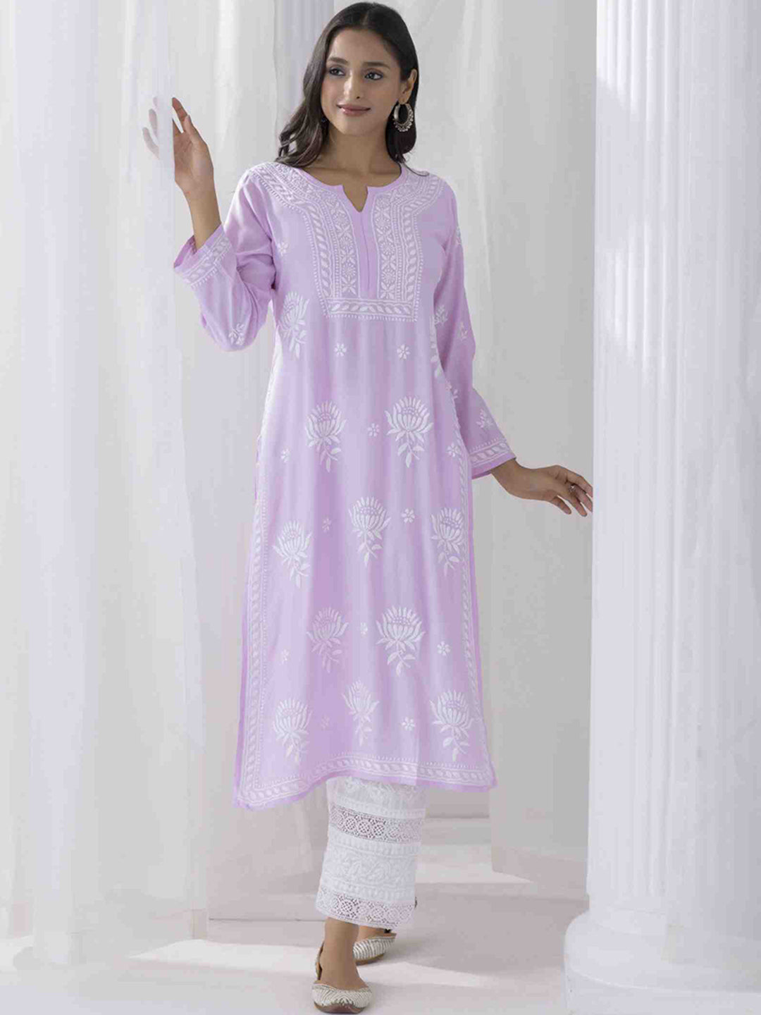 HOUSE OF KARI Floral Embroidered Chikankari Straight Kurta