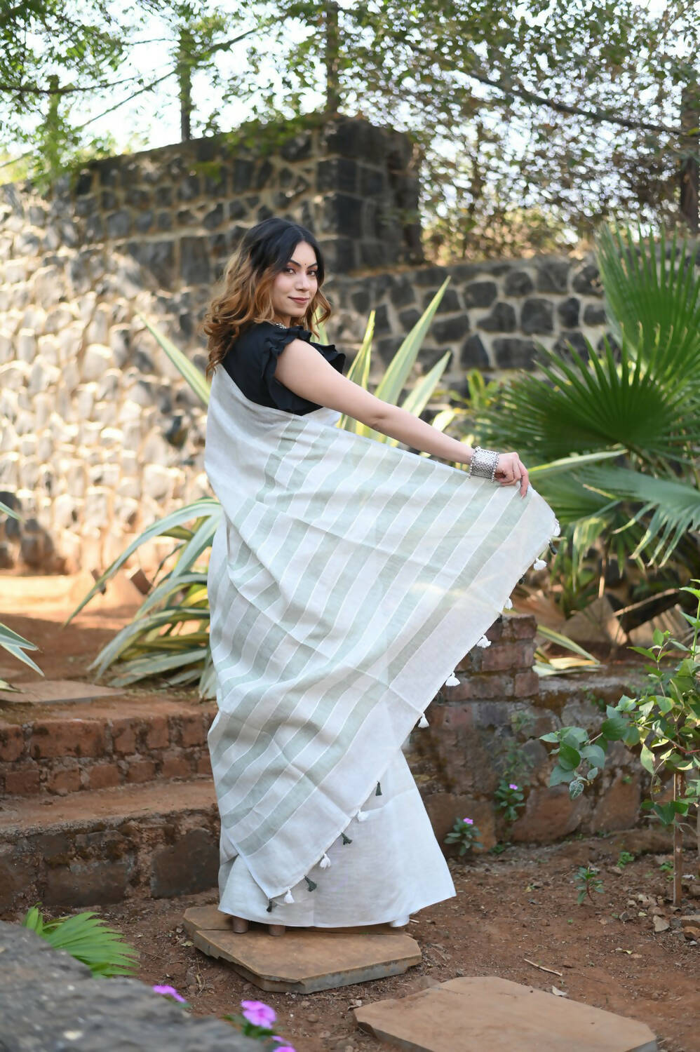 Very Much Indian Pure Linen Saree With Sleek Border And Exclusive Design - Grey