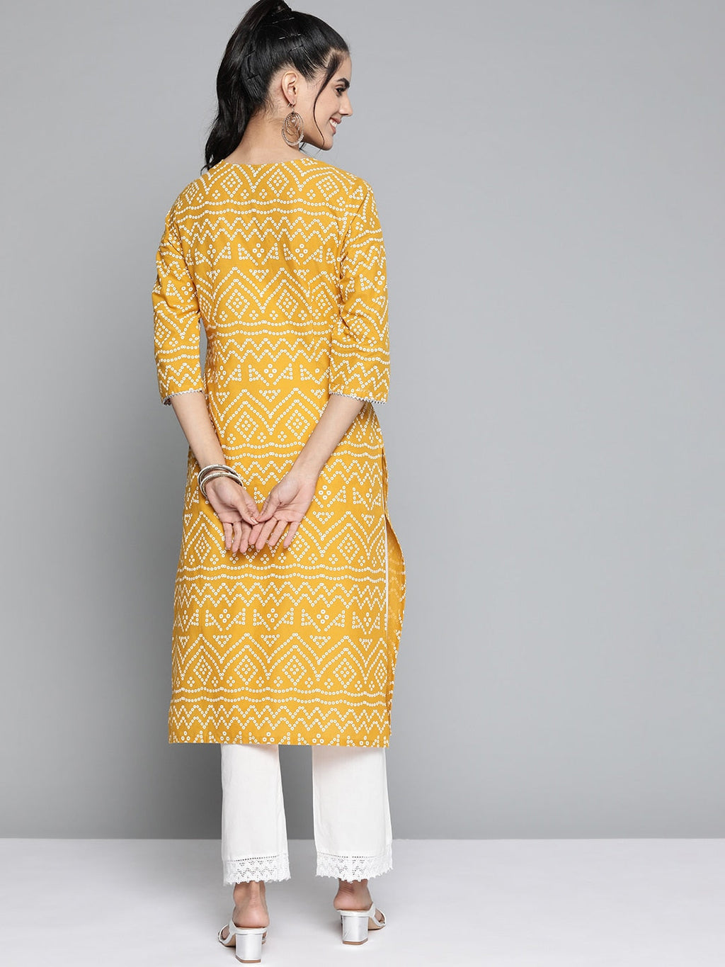 HERE&NOW Women Mustard Yellow & White Bandhani Printed Gotta Patti Kurta