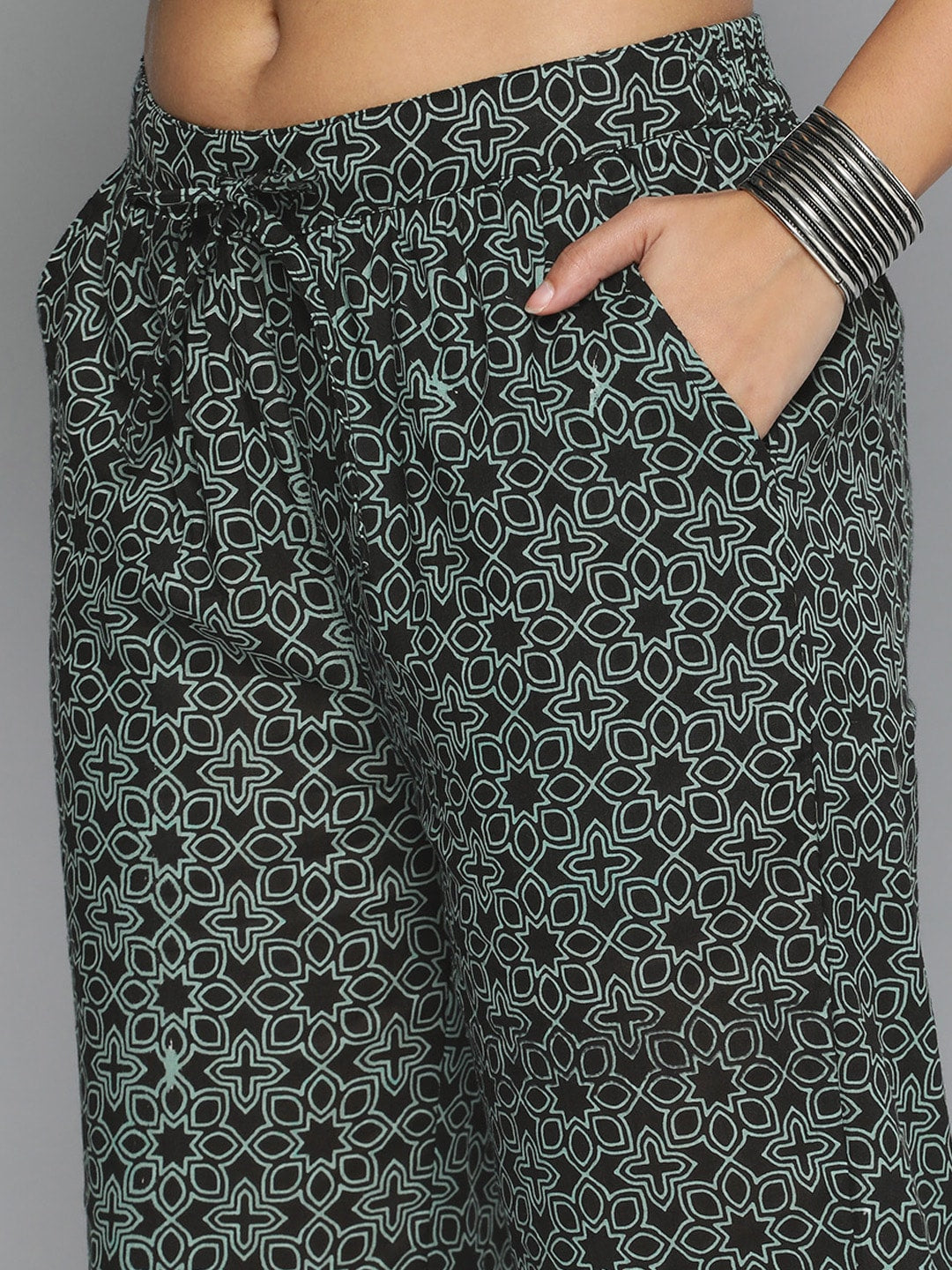 HERE&NOW Women Black & Green Printed Pure Cotton Kurta with Trousers