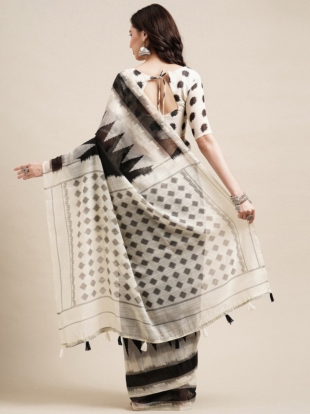 Saree Mall Black & White Pure Cotton Saree