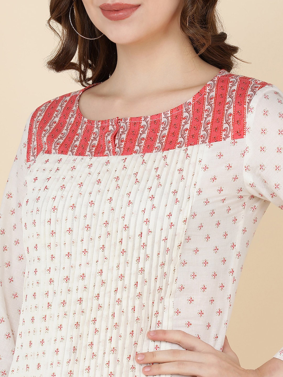 HERE&NOW Women White Floral Printed Pleated Pure Cotton Kurta with Trousers