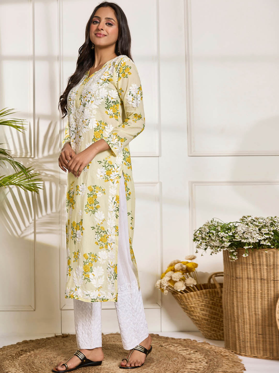 HOUSE OF KARI Floral Embroidered Chikankari Pure Cotton Kurta
