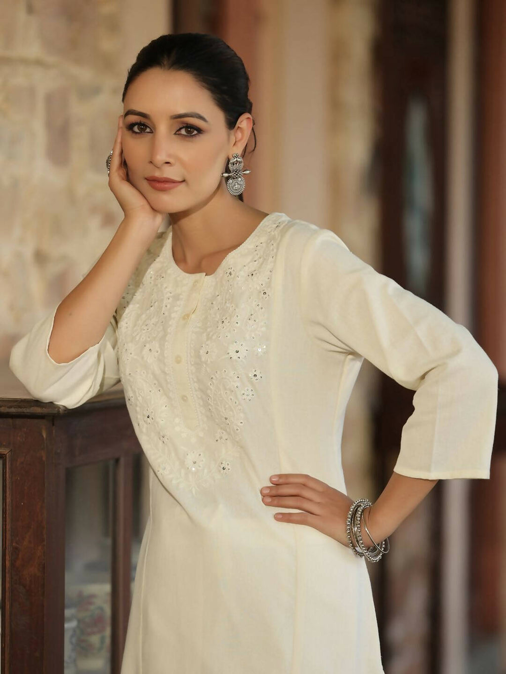 Juniper Women's Offwhite Cotton Flex Embroidered Straight Kurta