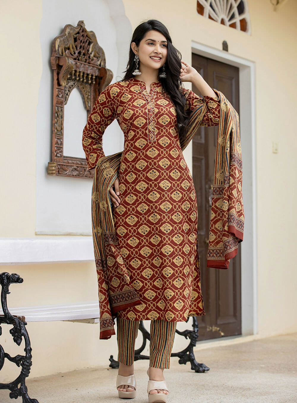 Kaajh Women's Maroon Cotton Printed Kurta Pant Set With Dupatta