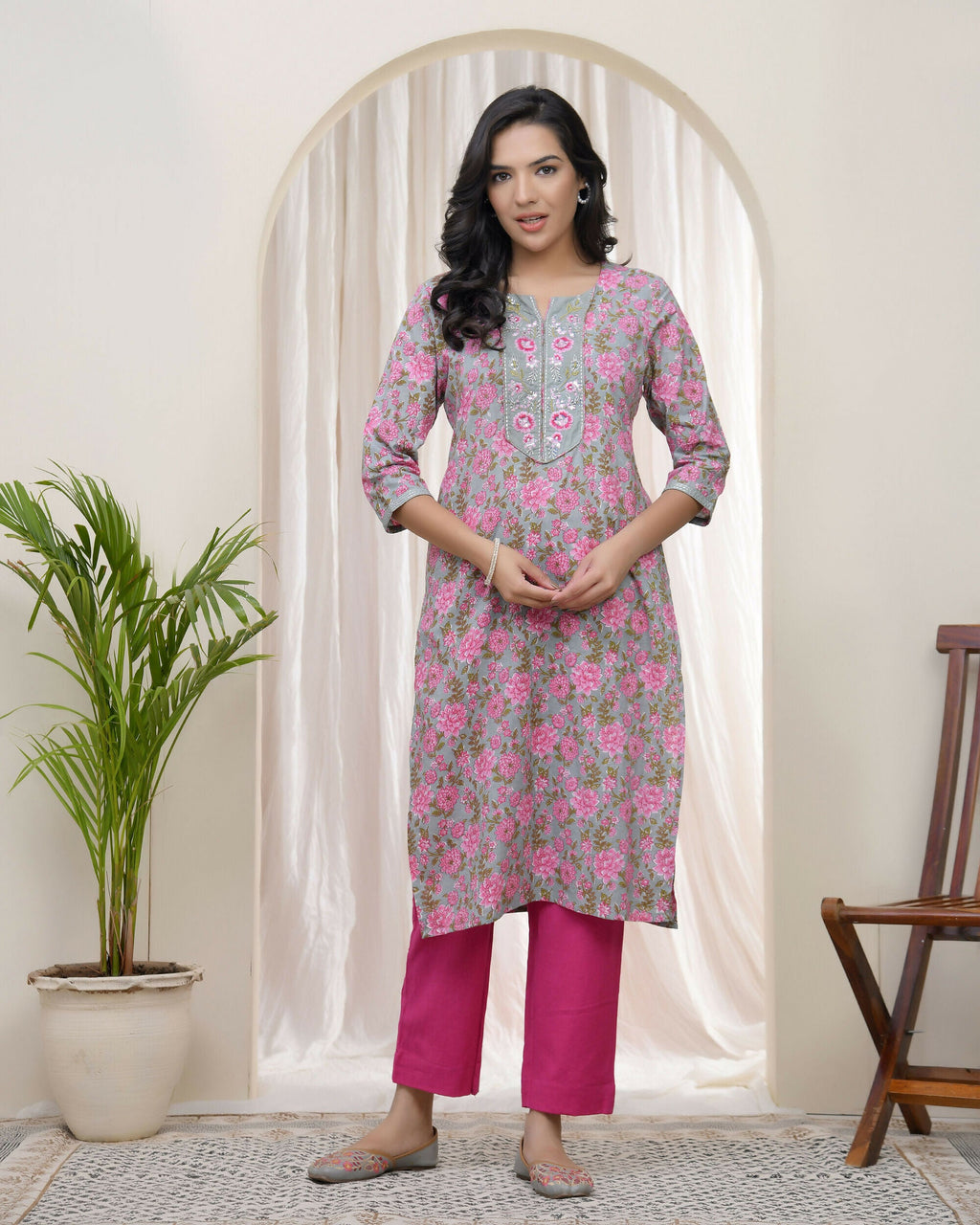 Vaasva Women Grey Cotton Printed Straight Kurti With Pant