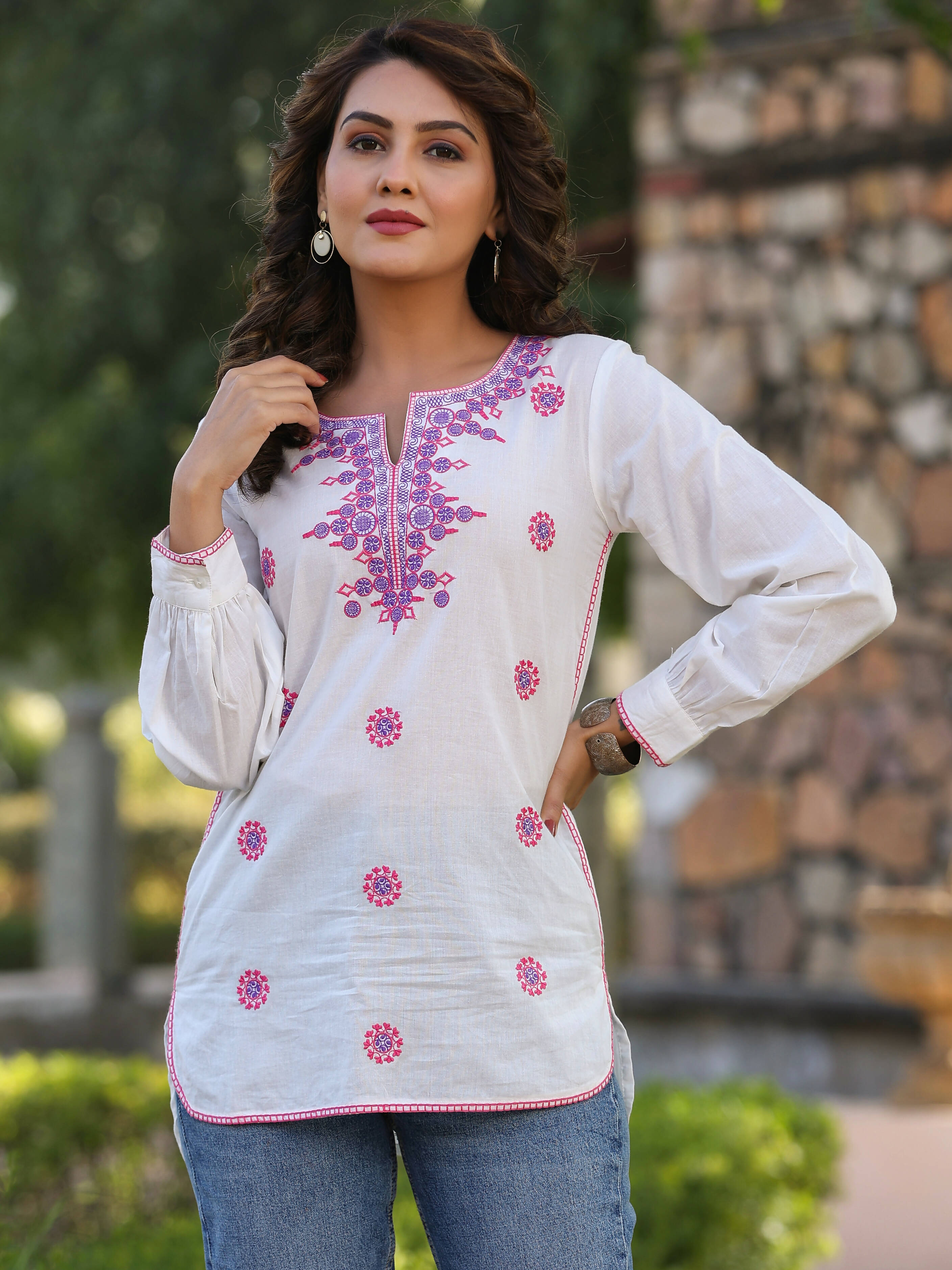 Juniper Women's Off-White Cambric Solid Embroidered Tunic