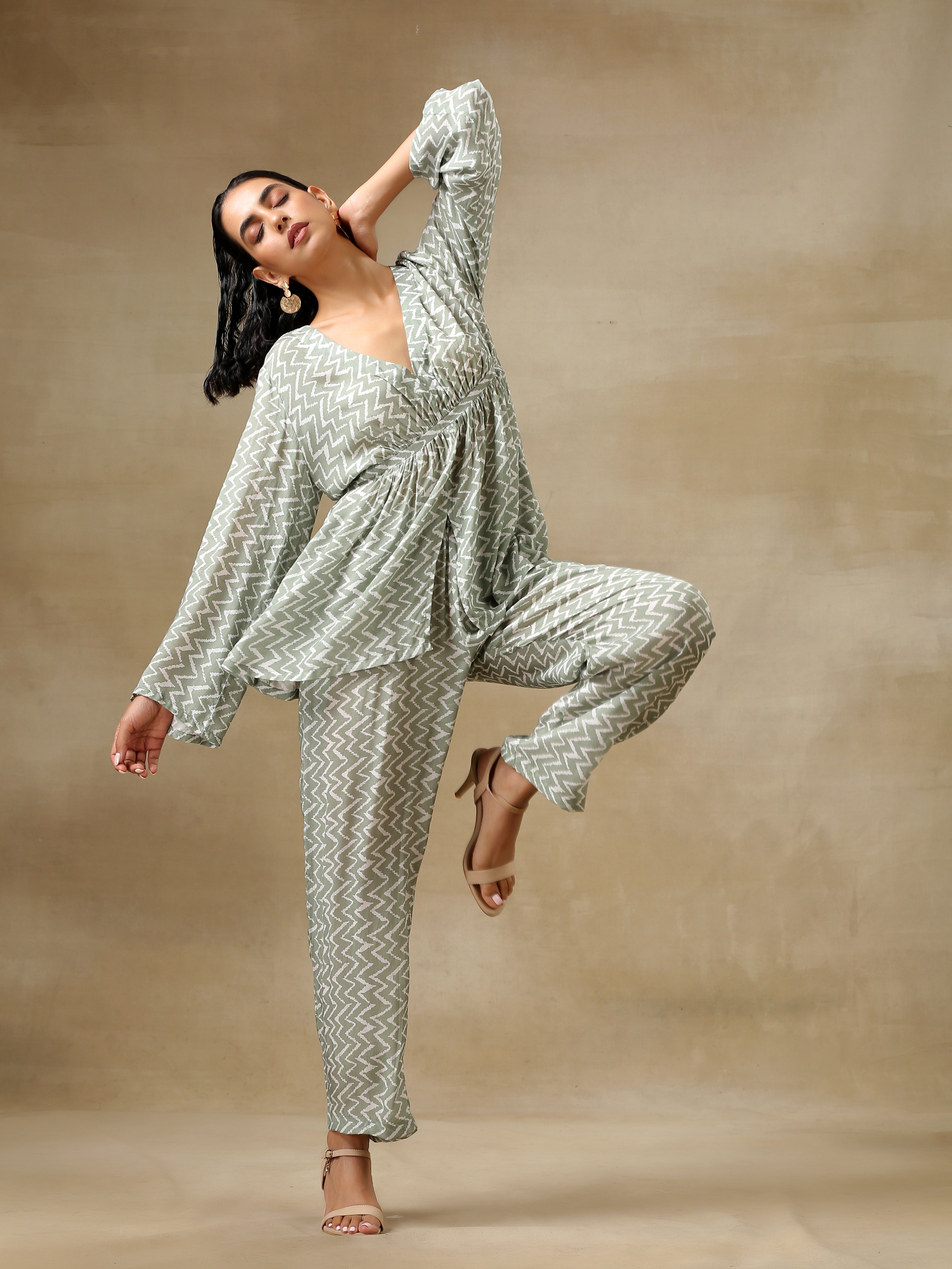 trueBrowns Light Green Bandhani Printed Silk V-Neck Co-Ord Set
