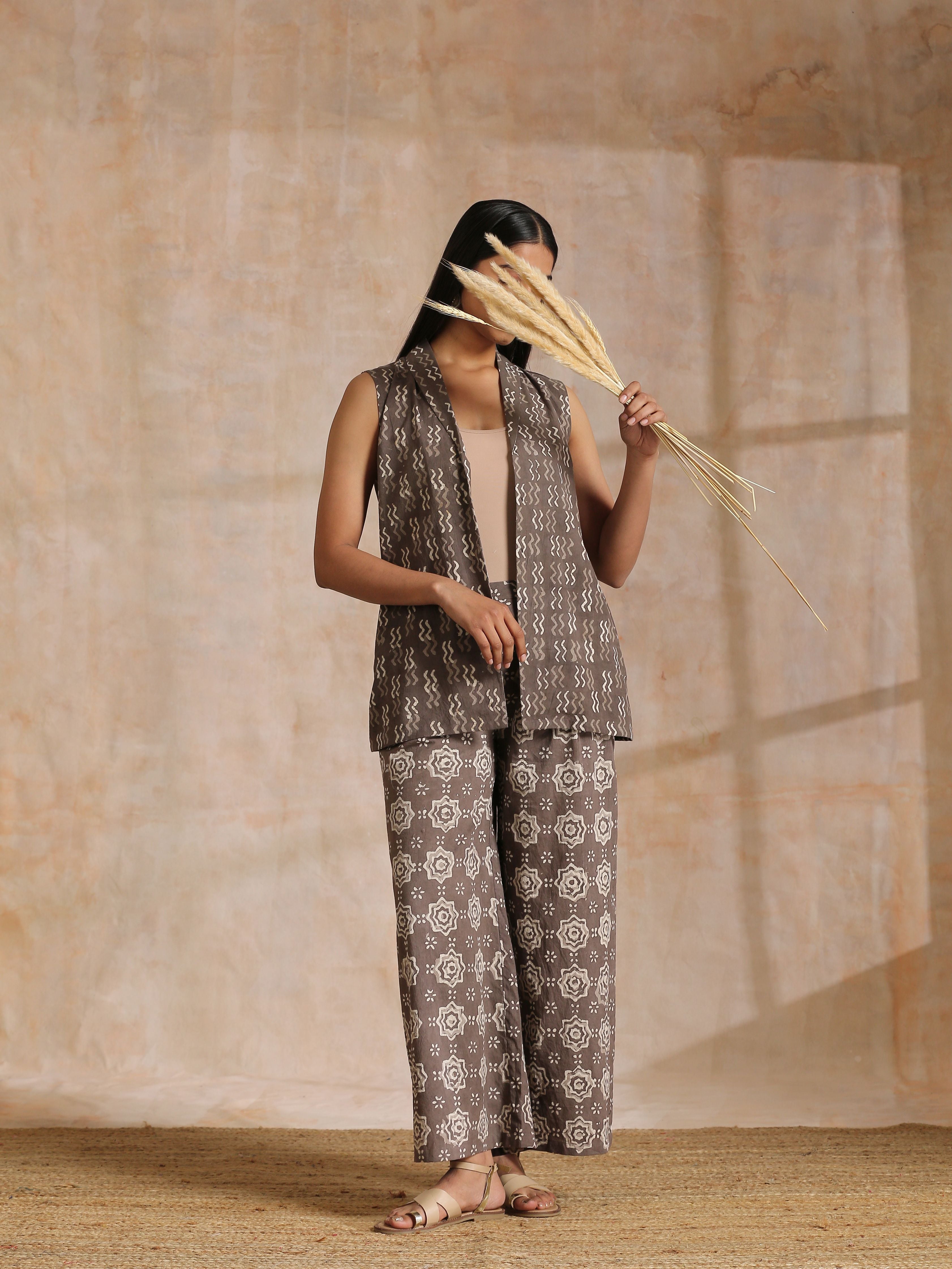 trueBrowns Clay Dabu Zig-Zag Motifs Print Cotton Sleeveless Jacket Pant Set