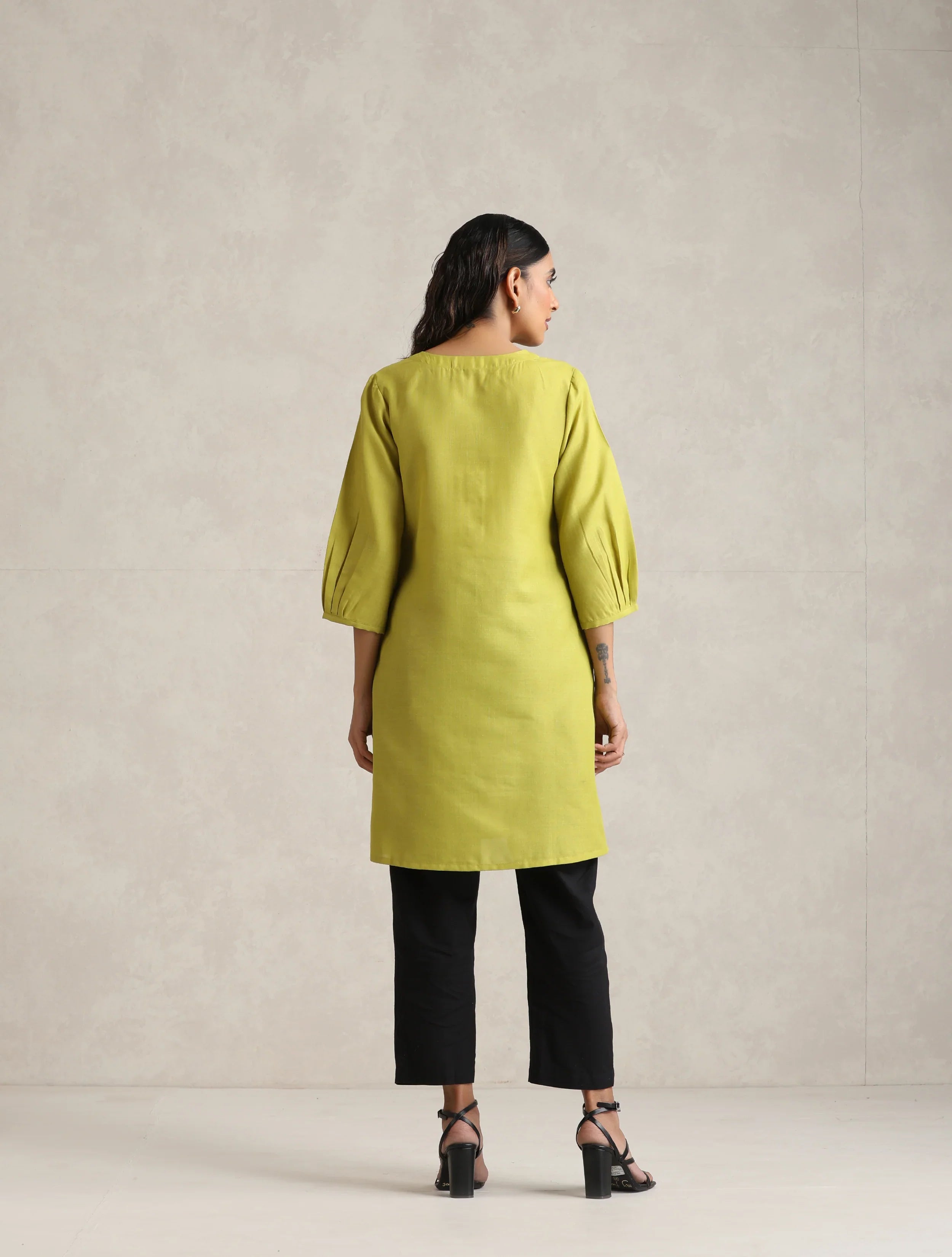 trueBrowns Green Cotton Blend Short Kurta