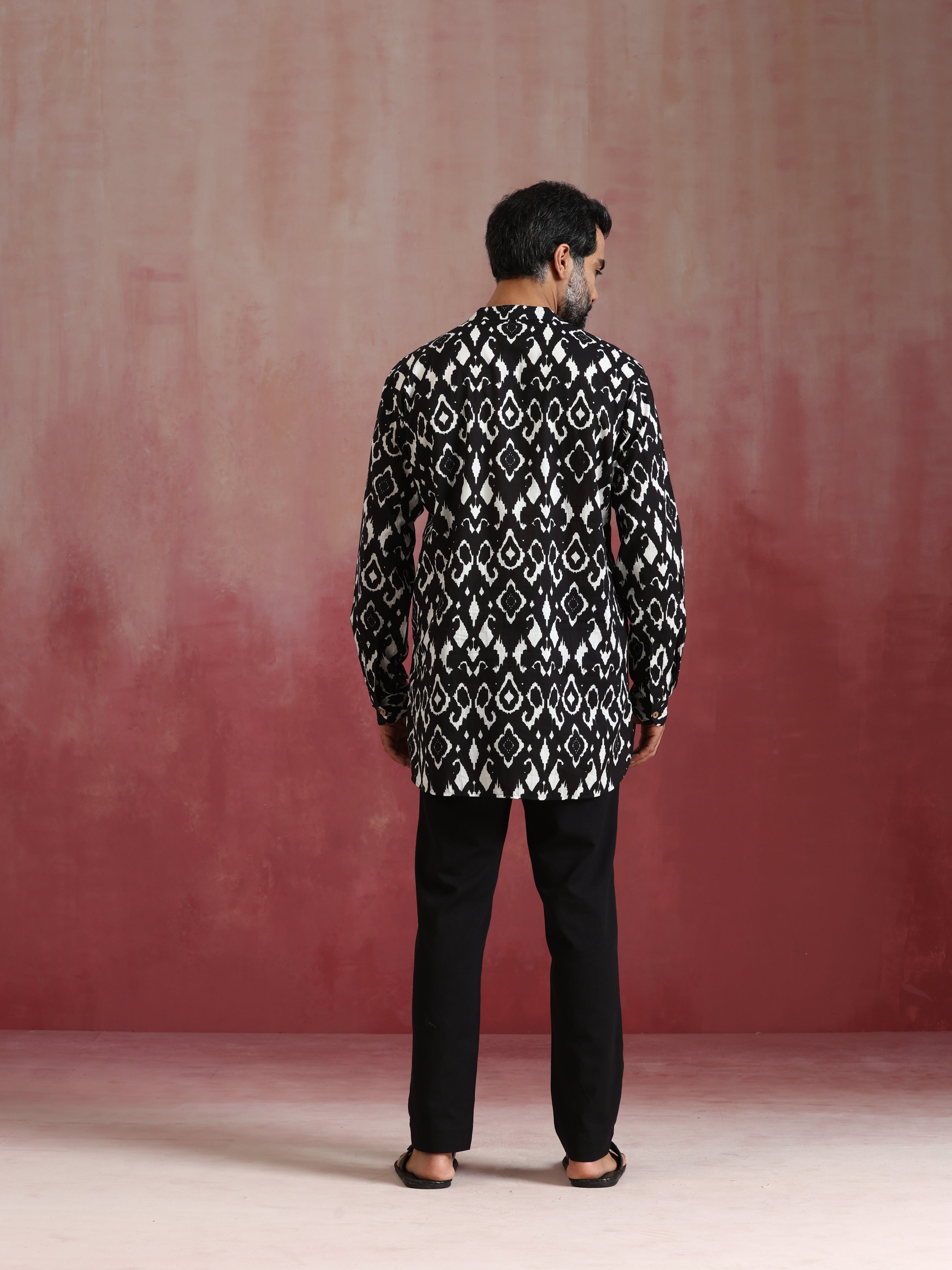 trueBrowns Men's Black Ikat Print Mandarin Collar Kurta Co-ord set