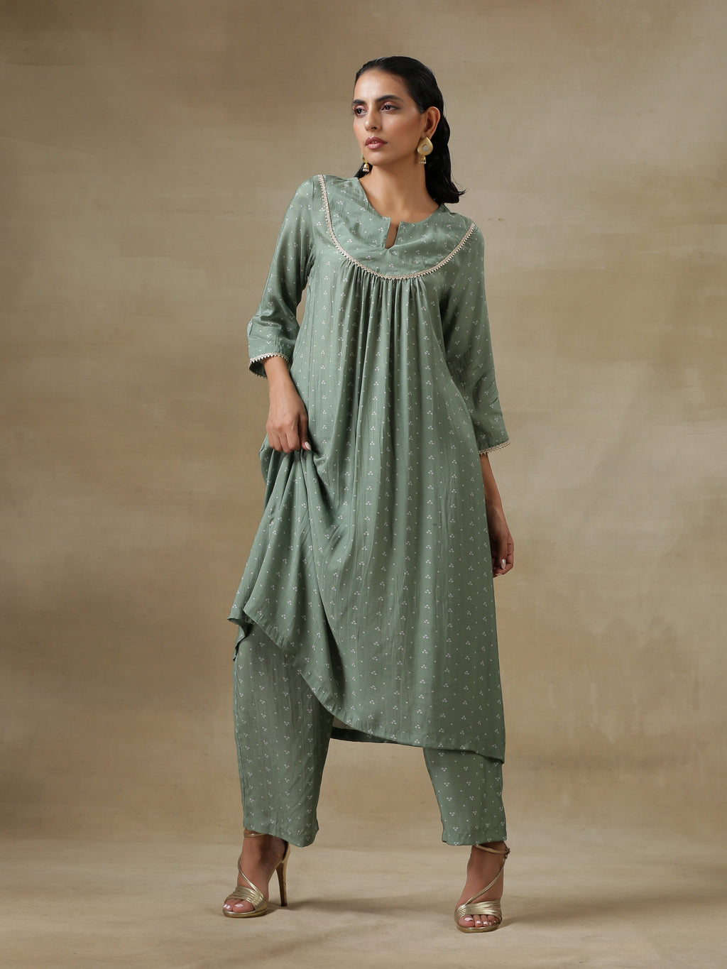 trueBrowns Light Green Bandhani Printed Silk Yoke Kurta Pant Set