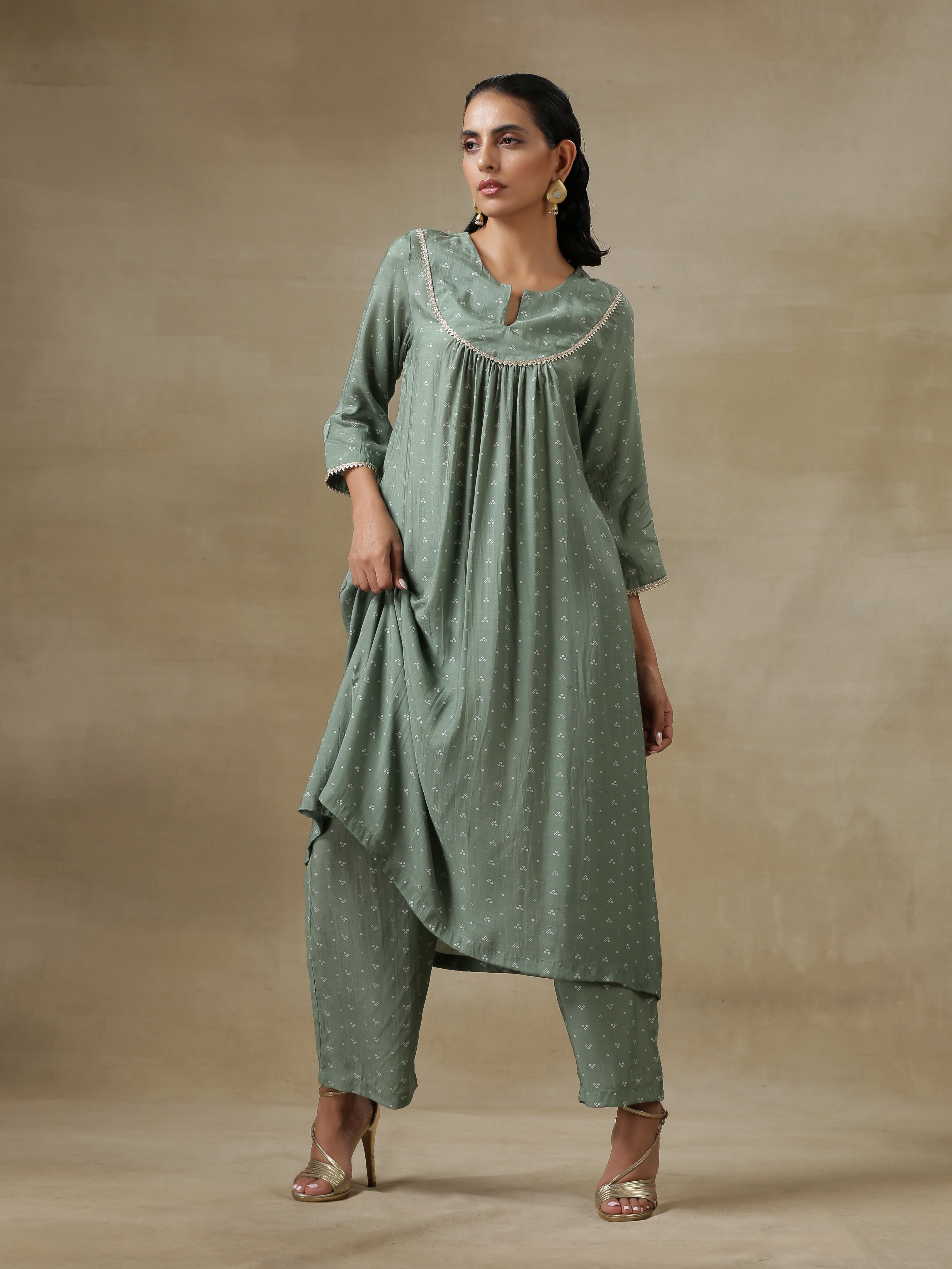 trueBrowns Light Green Bandhani Printed Silk Yoke Kurta Pant Set