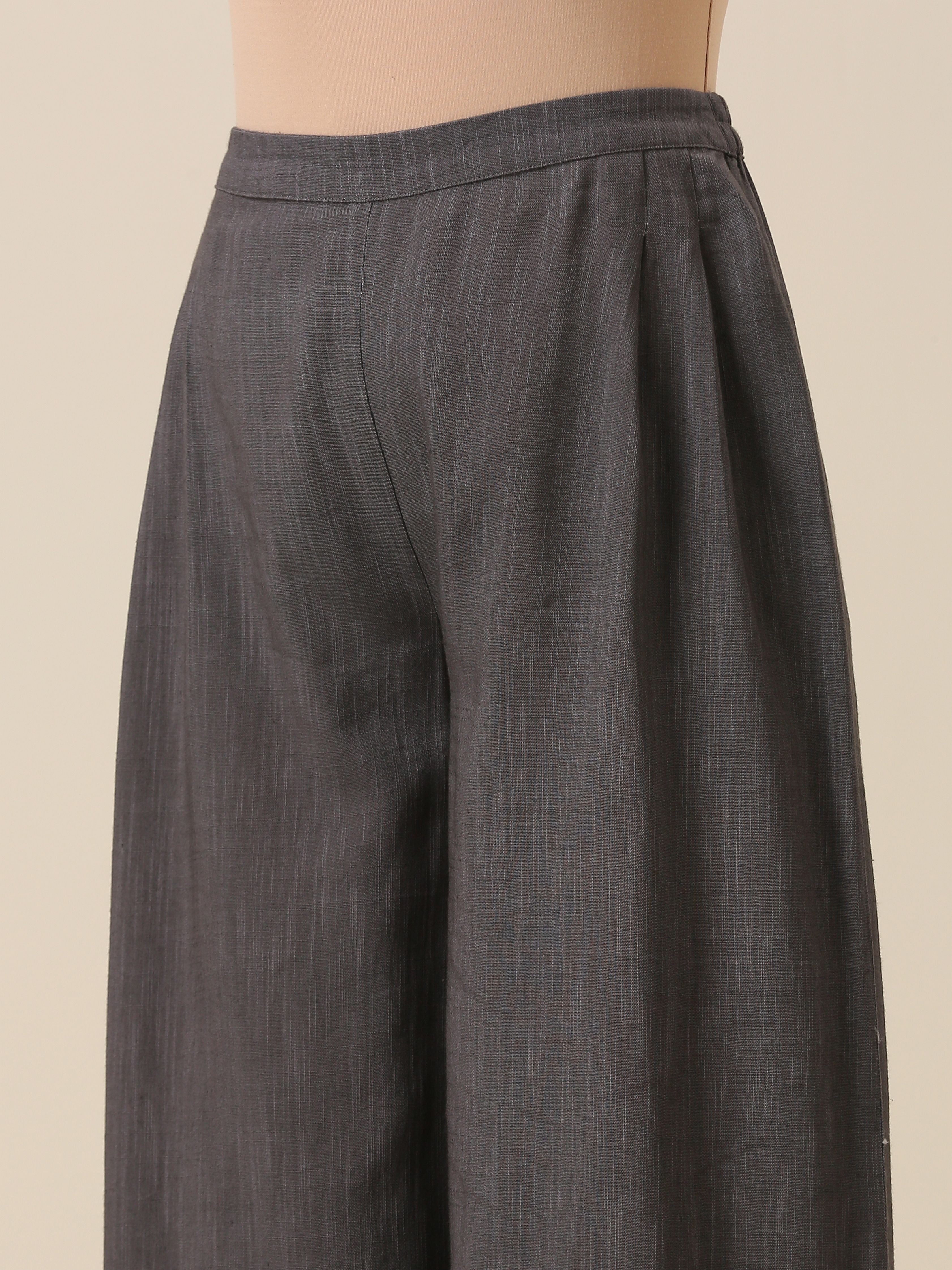 trueBrowns Slate Grey Slub Texture Sleevesless Jacket Pant Set