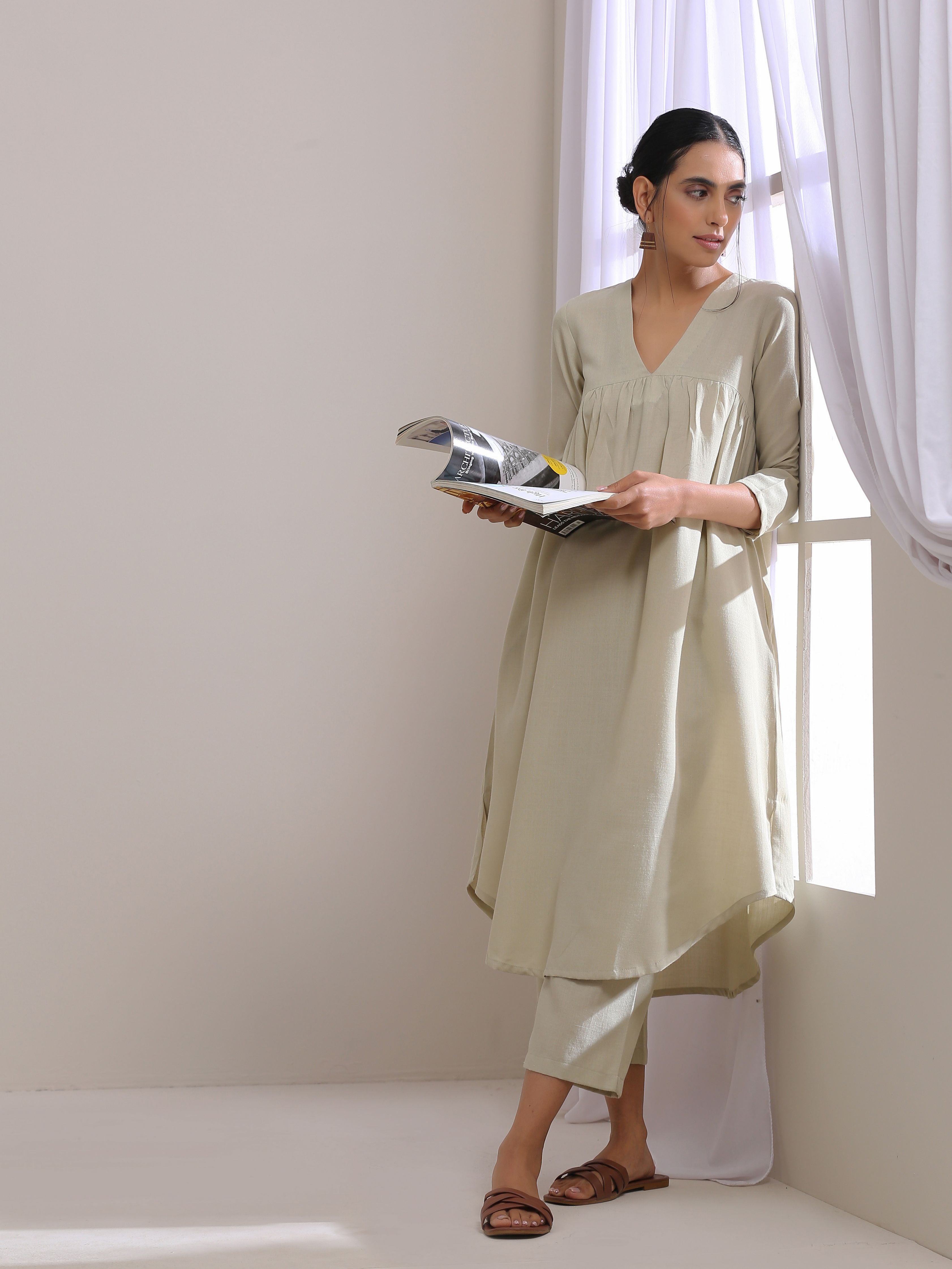 trueBrowns Light Grey Slub Gathered Kurta Pant Set