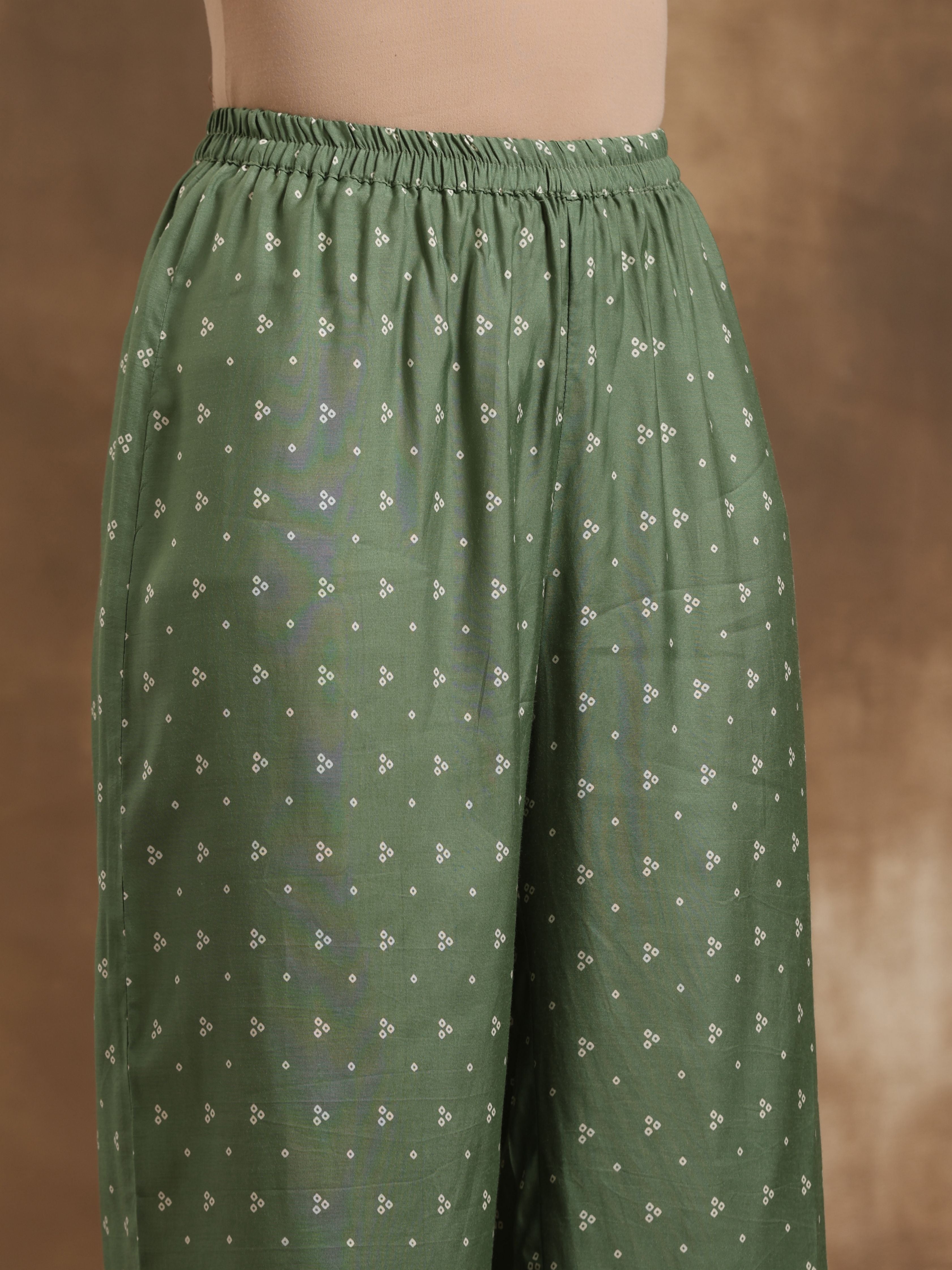 trueBrowns Light Green Bandhani Printed Silk Oversized Kurta Pant Set