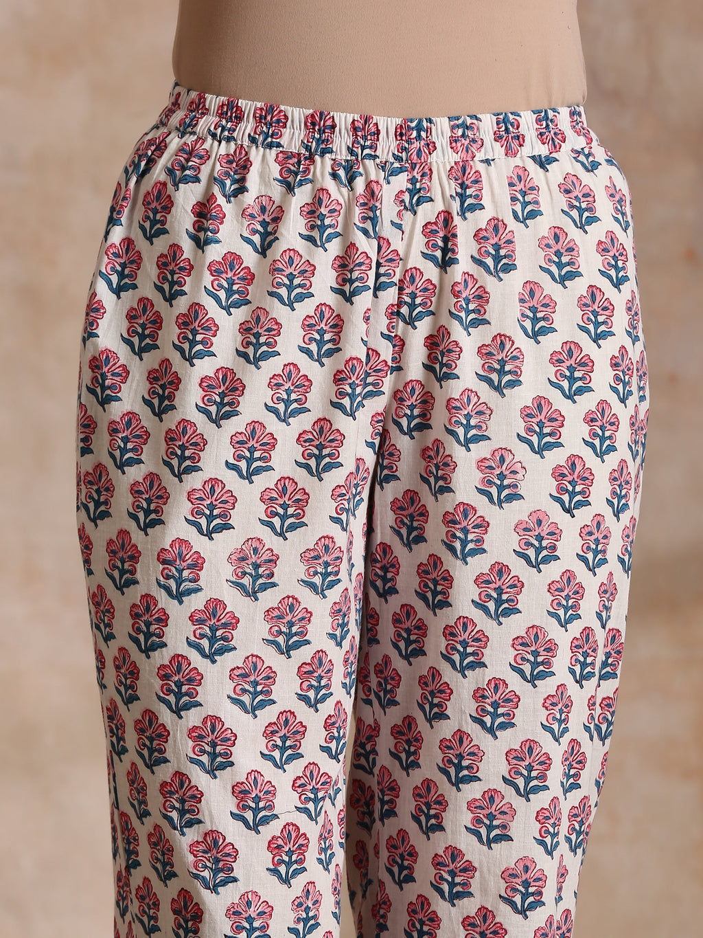 trueBrowns White With Pink Blue Floral Block Print Cotton Flared Slit Kurta Pant Set